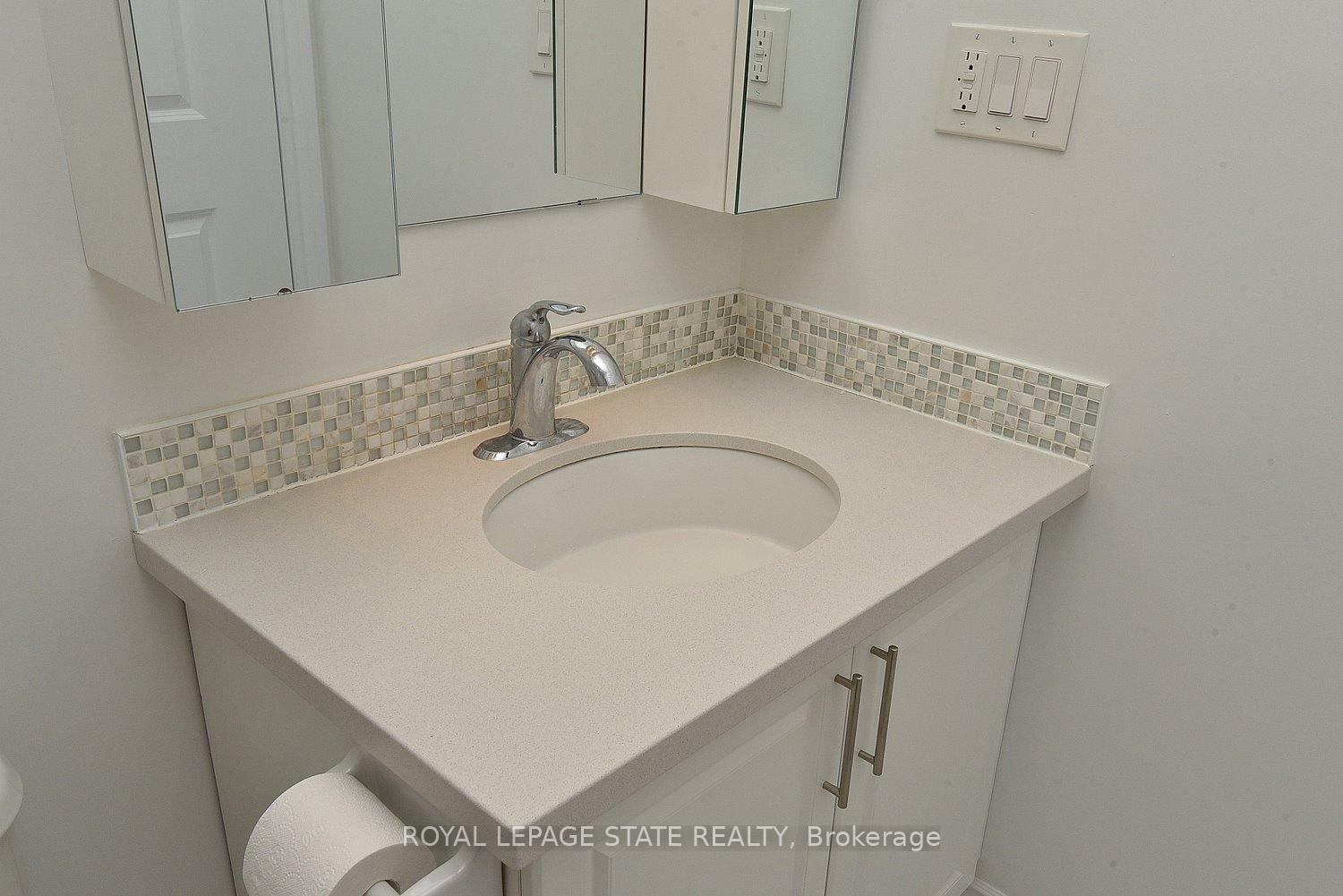 2 Bedrooms Condo at 90 Charlton, Hamilton For sale