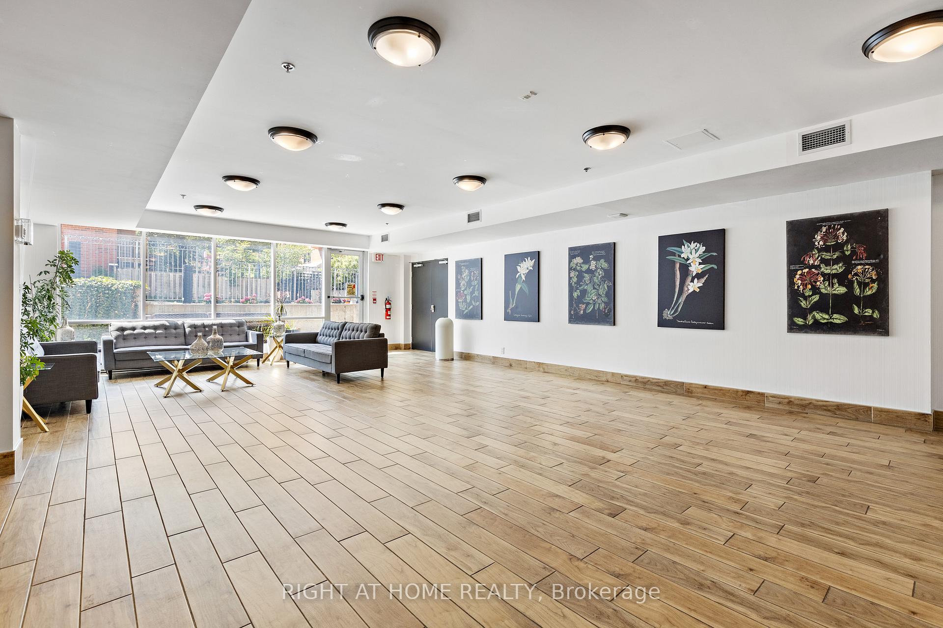 3 Bedrooms Condo at 205 Wellesley, Toronto For sale