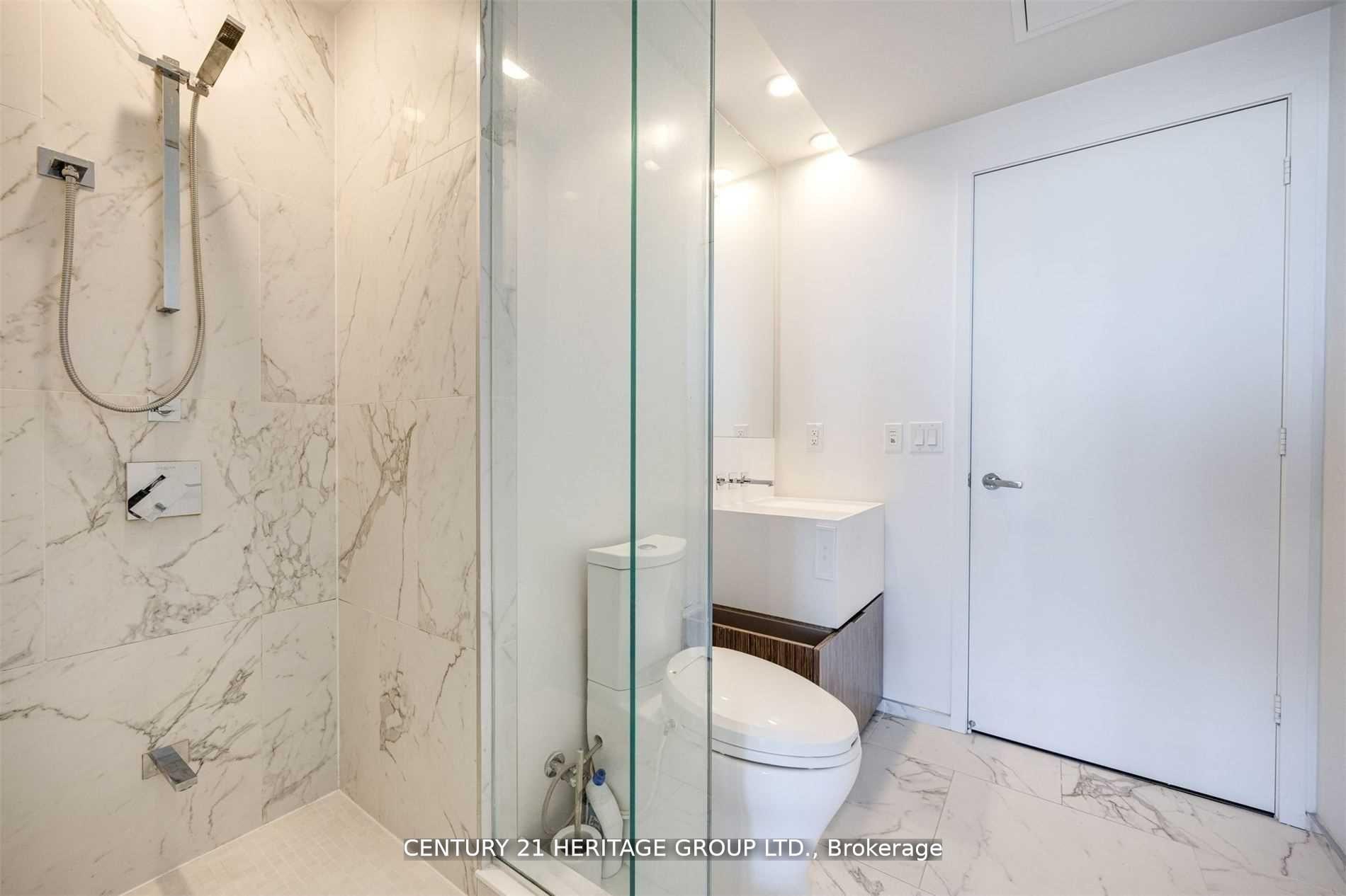 2 Bedrooms Condo at 1 Bloor, Toronto For sale