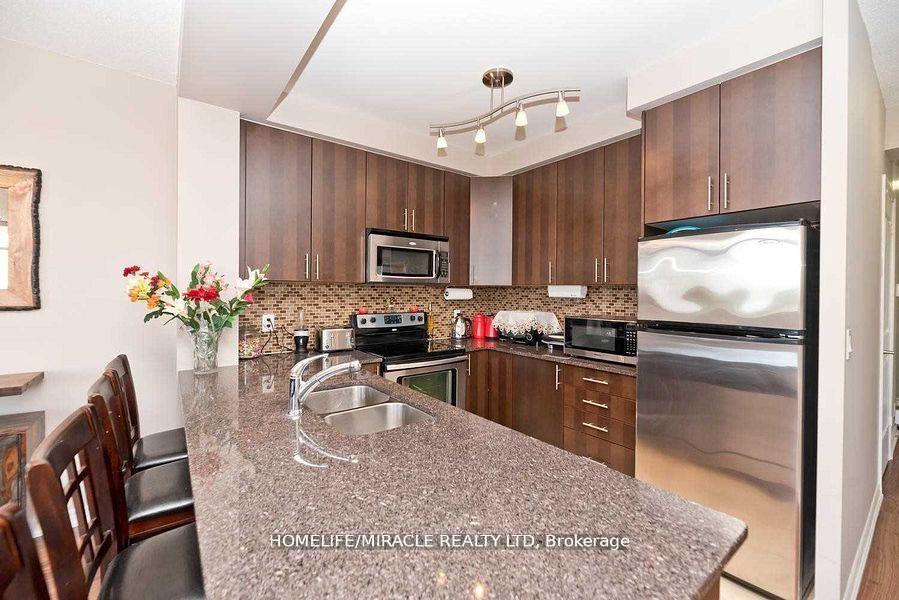 2 Bedrooms Condo at 9235 Jane, Vaughan For sale