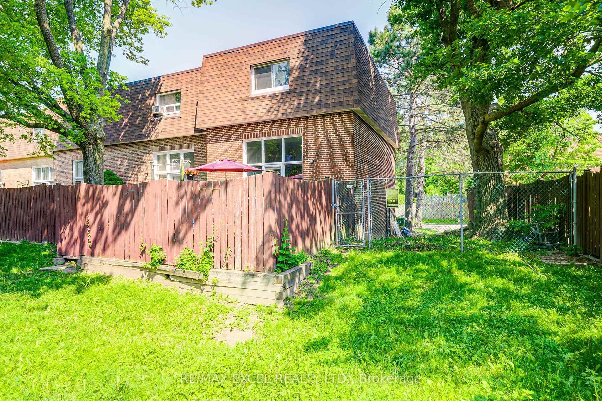 3 Bedrooms Condo at 20 Crockamhill, Toronto For sale