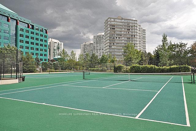 3 Bedrooms Condo at 25 Kingsbridge Garden, Mississauga For sale