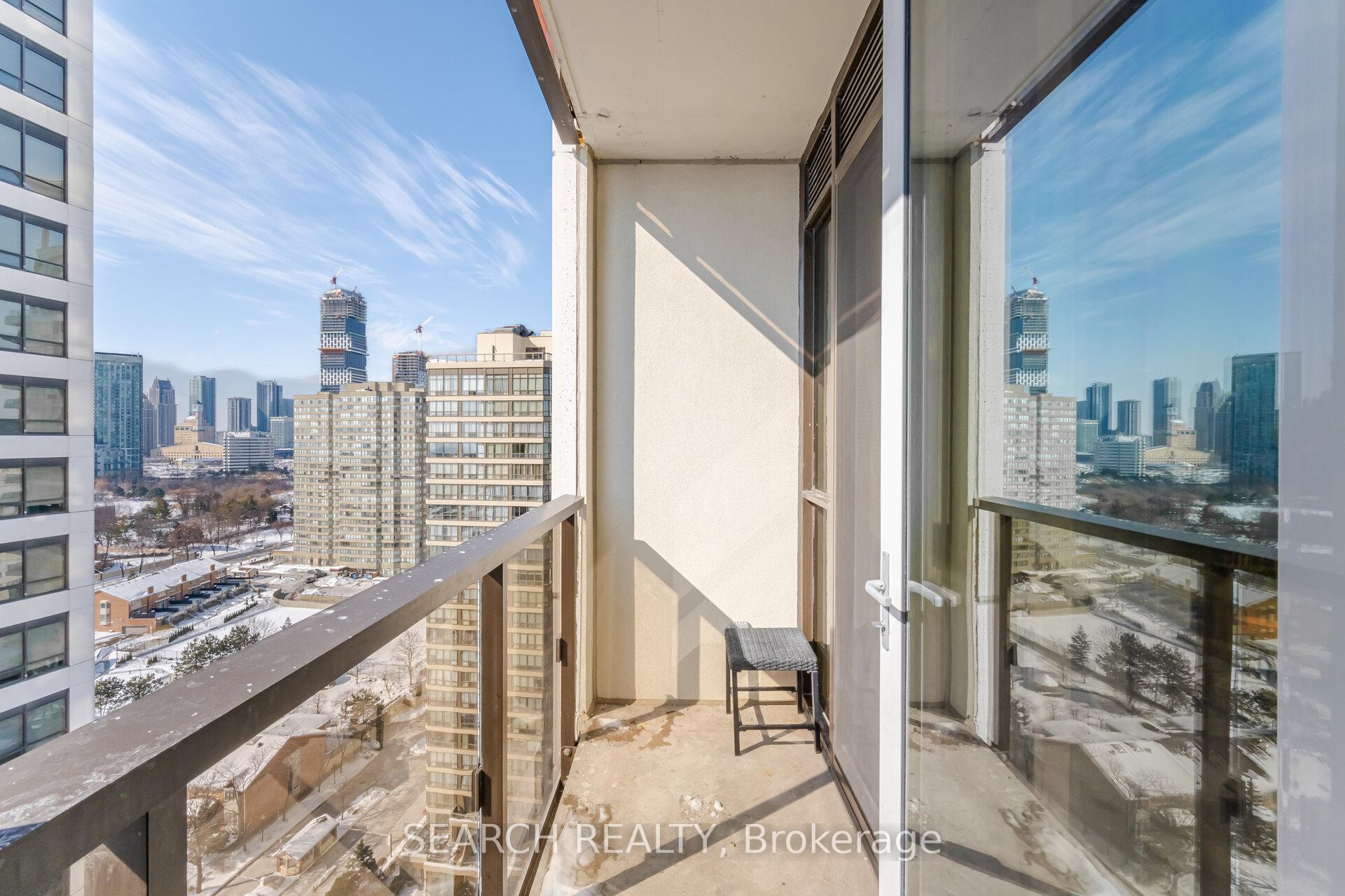 2 Bedrooms Condo at 30 Elm, Mississauga For sale