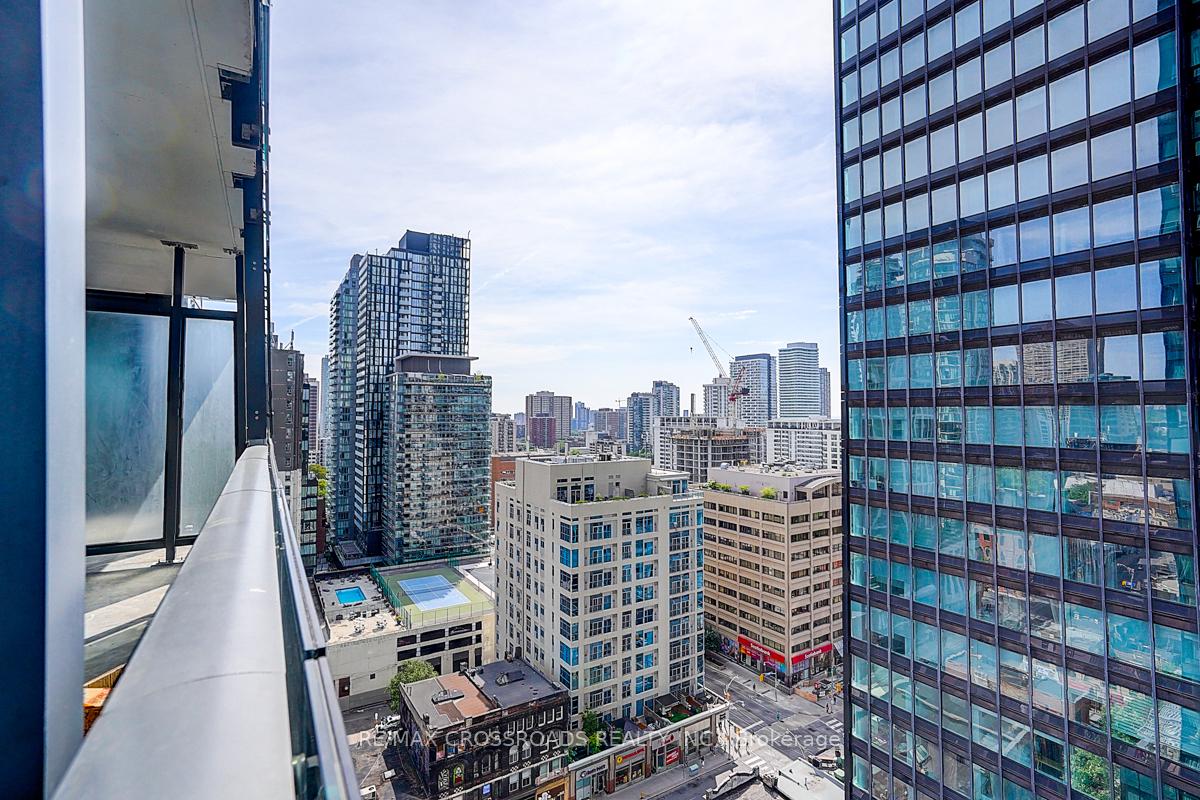 2 Bedrooms Condo at 5 St Joseph, Toronto For sale