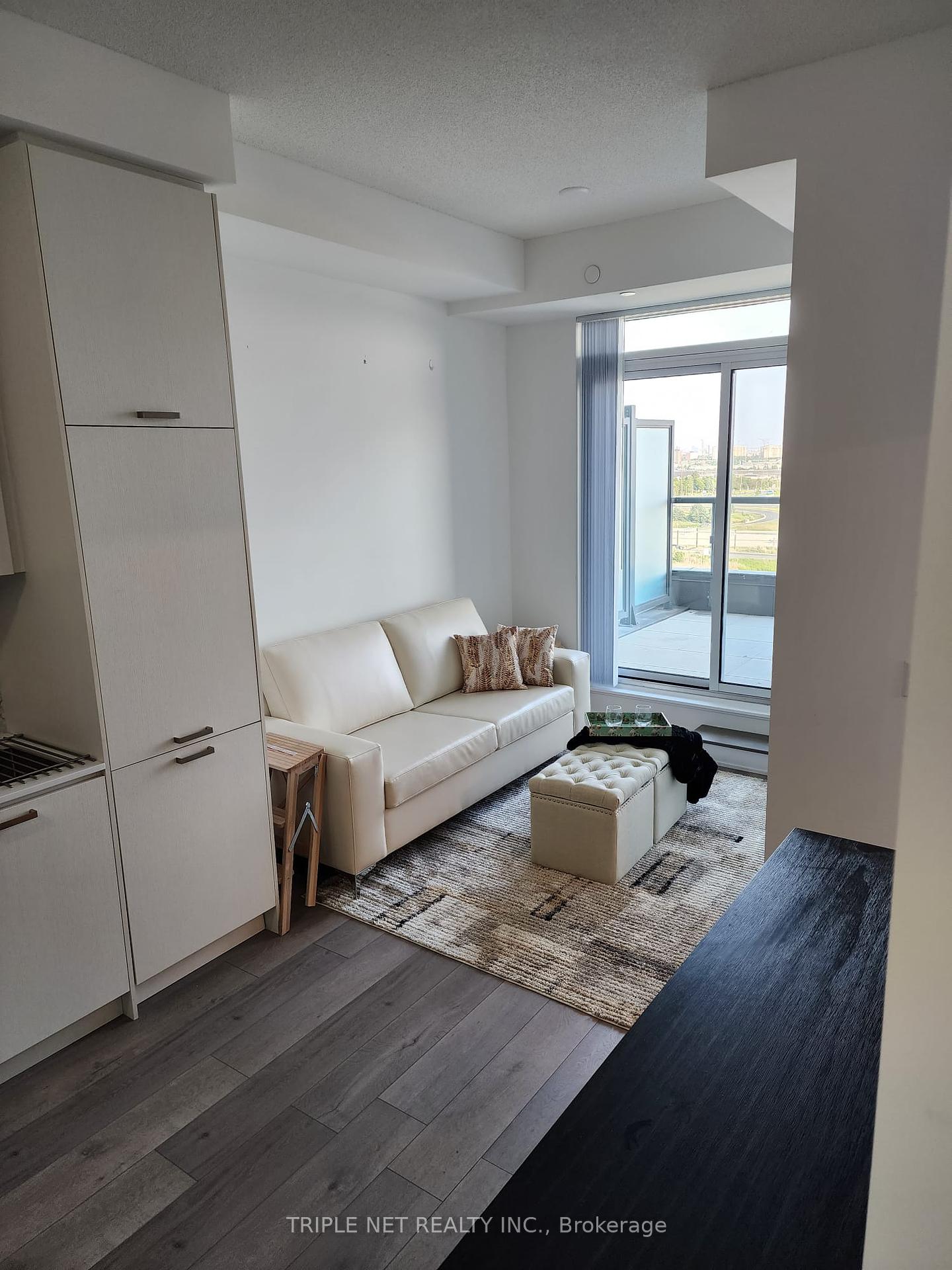 2 Bedrooms Condo at 10 honeycrisp, Vaughan For sale