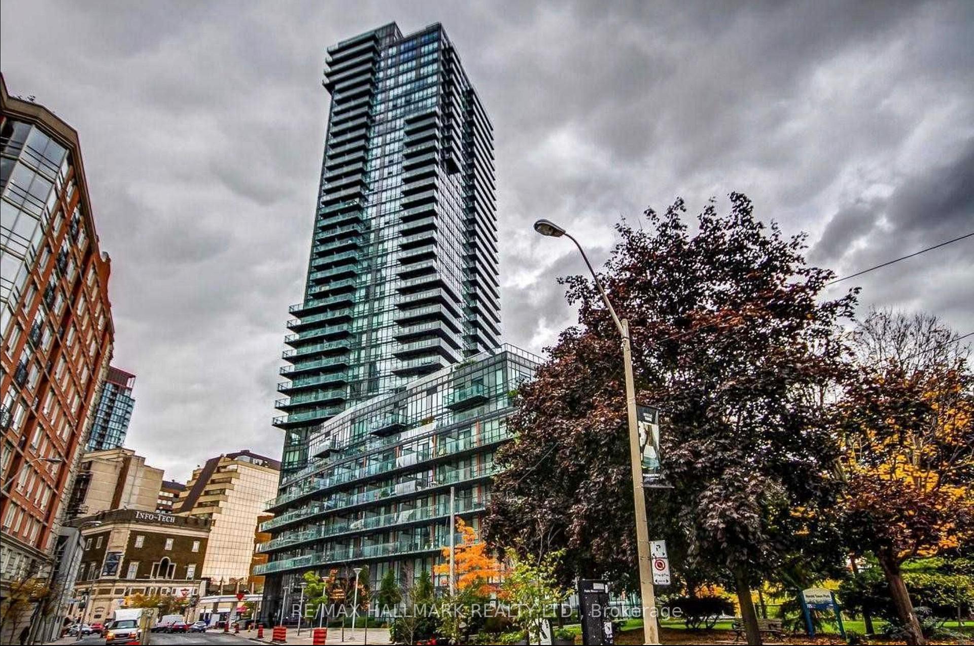 3 Bedrooms Condo at 825 Church, Toronto For sale
