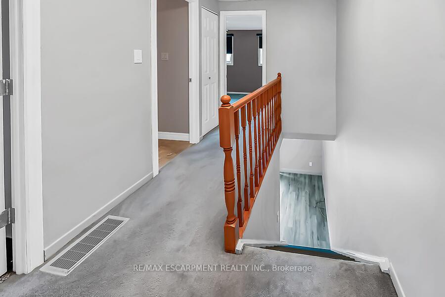 3 Bedrooms Condo at 1115 Paramount, Hamilton For sale