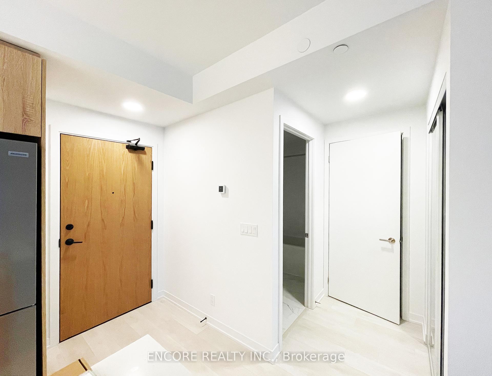 1 Bedroom Condo at 7950 Bathurst,  Vaughan For sale
