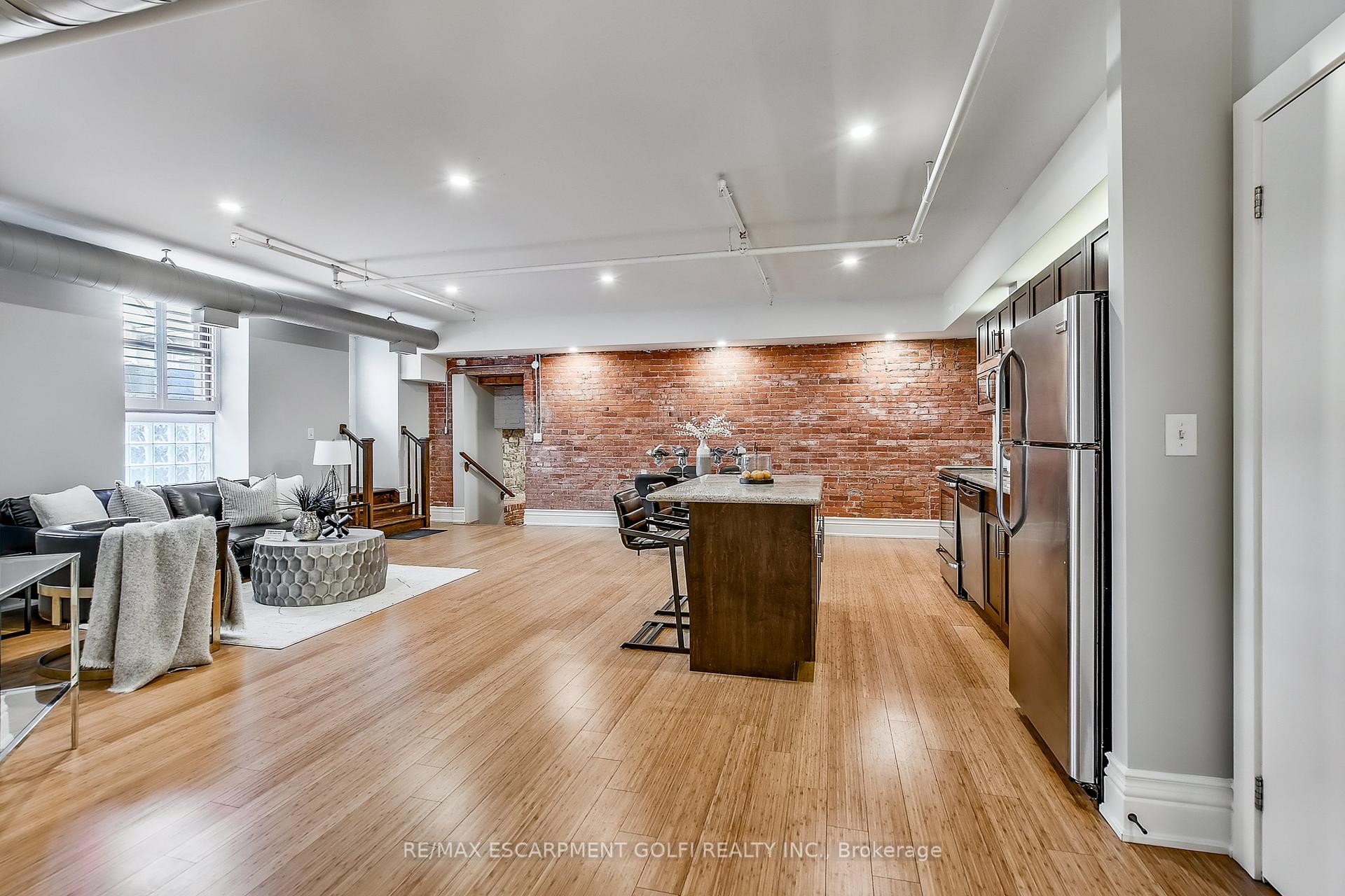 1 Bedroom Condo at 200 STINSON, Hamilton For sale
