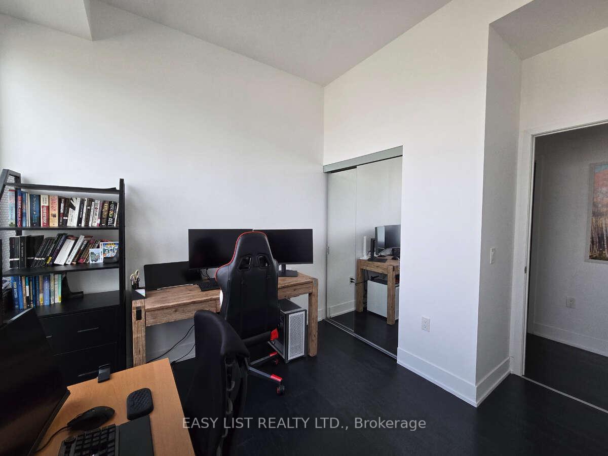 2 Bedrooms Condo at 2908 Highway 7, Vaughan For sale