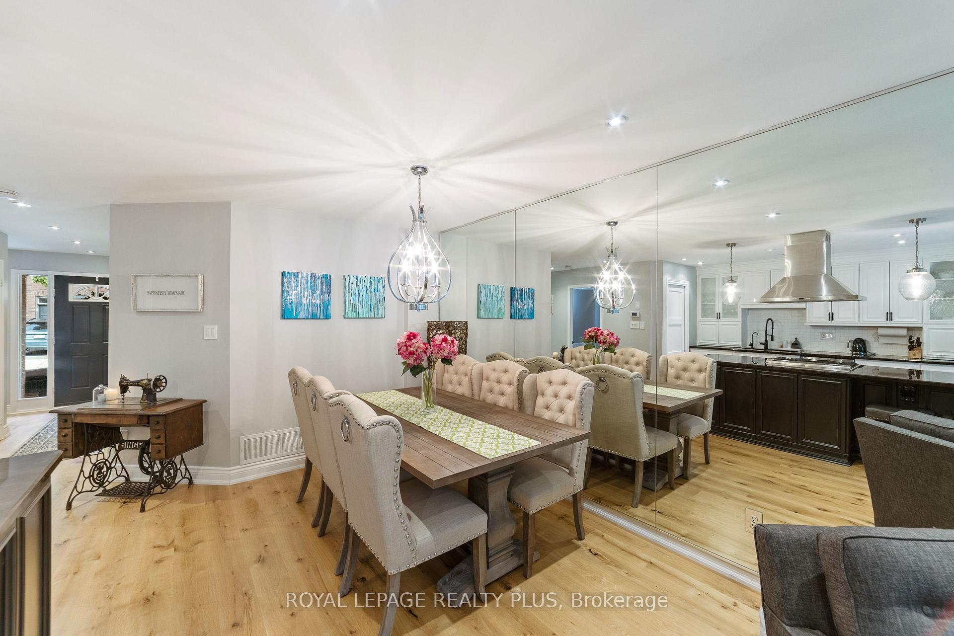 3 Bedrooms Condo at 928 Queen, Mississauga For sale