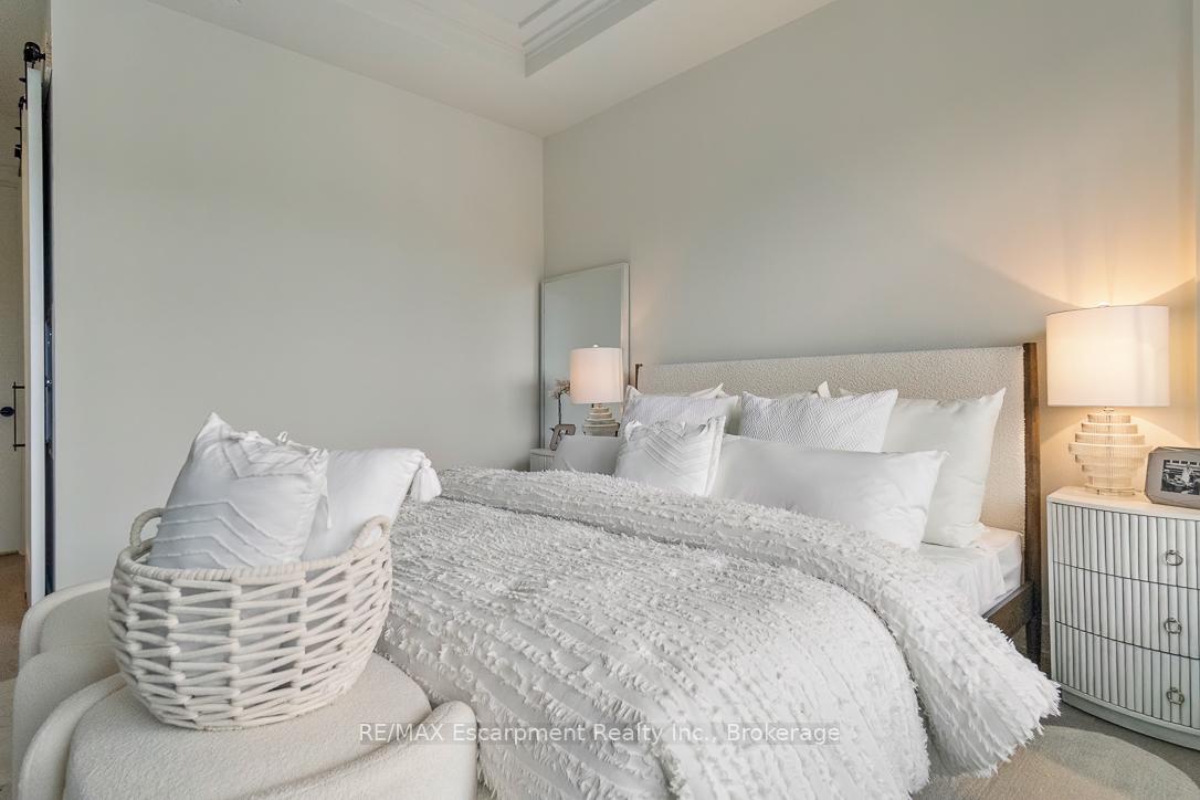 3 Bedrooms Condo at 123 Maurice, Oakville For sale