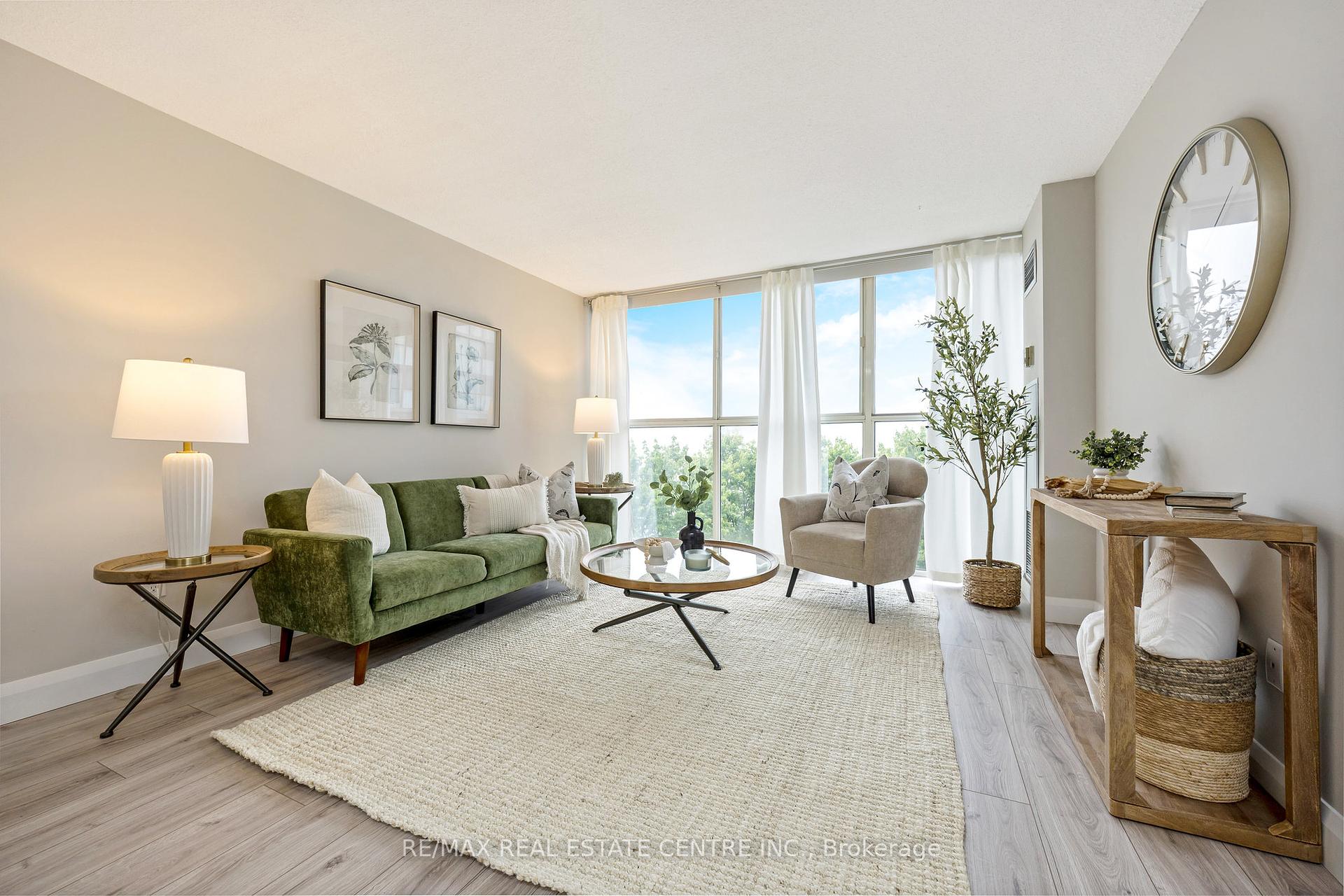 2 Bedrooms Condo at 4185 Shipp, Mississauga For sale