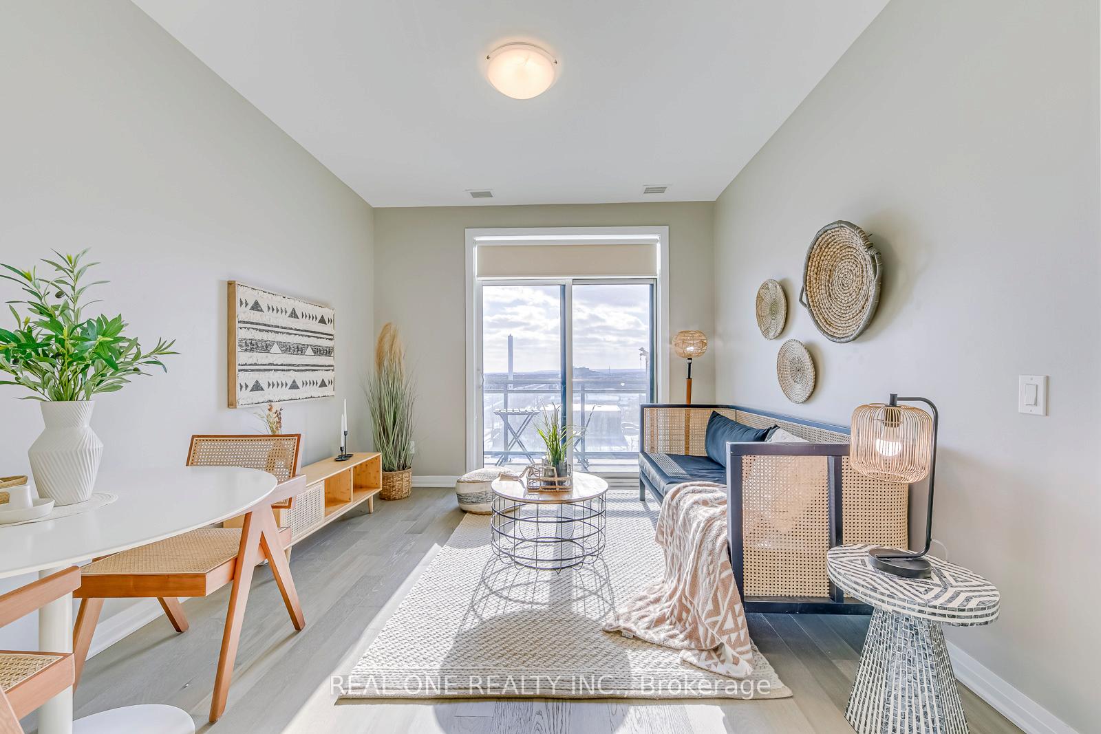 2 Bedrooms Condo at 95 Dundas, Oakville For sale