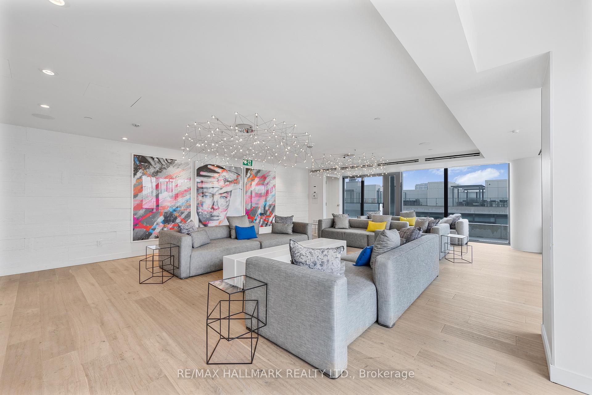 2 Bedrooms Condo at 5 Soudan, Toronto For sale