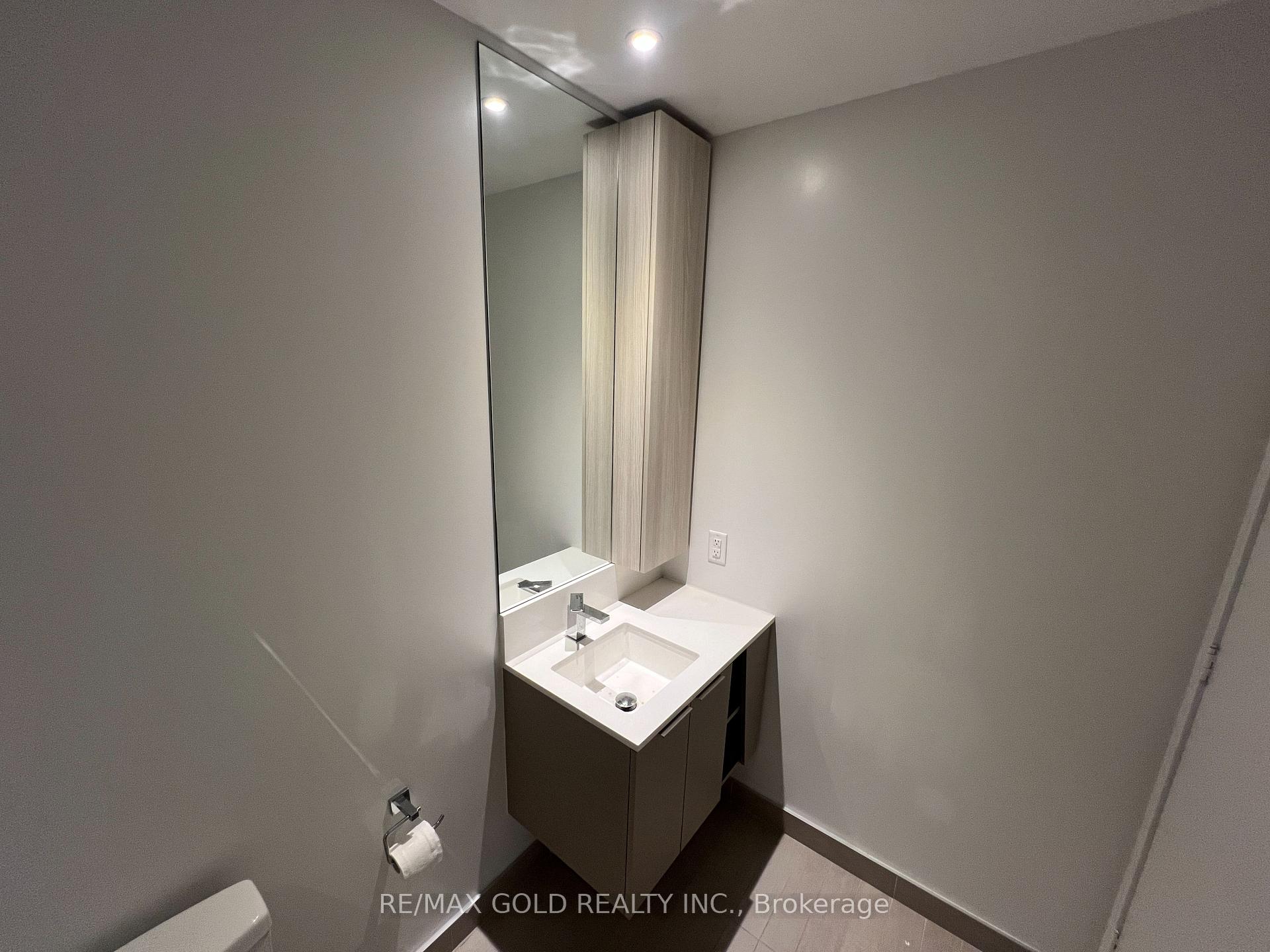 3 Bedrooms Condo at 3900 Confederation,  Mississauga For sale