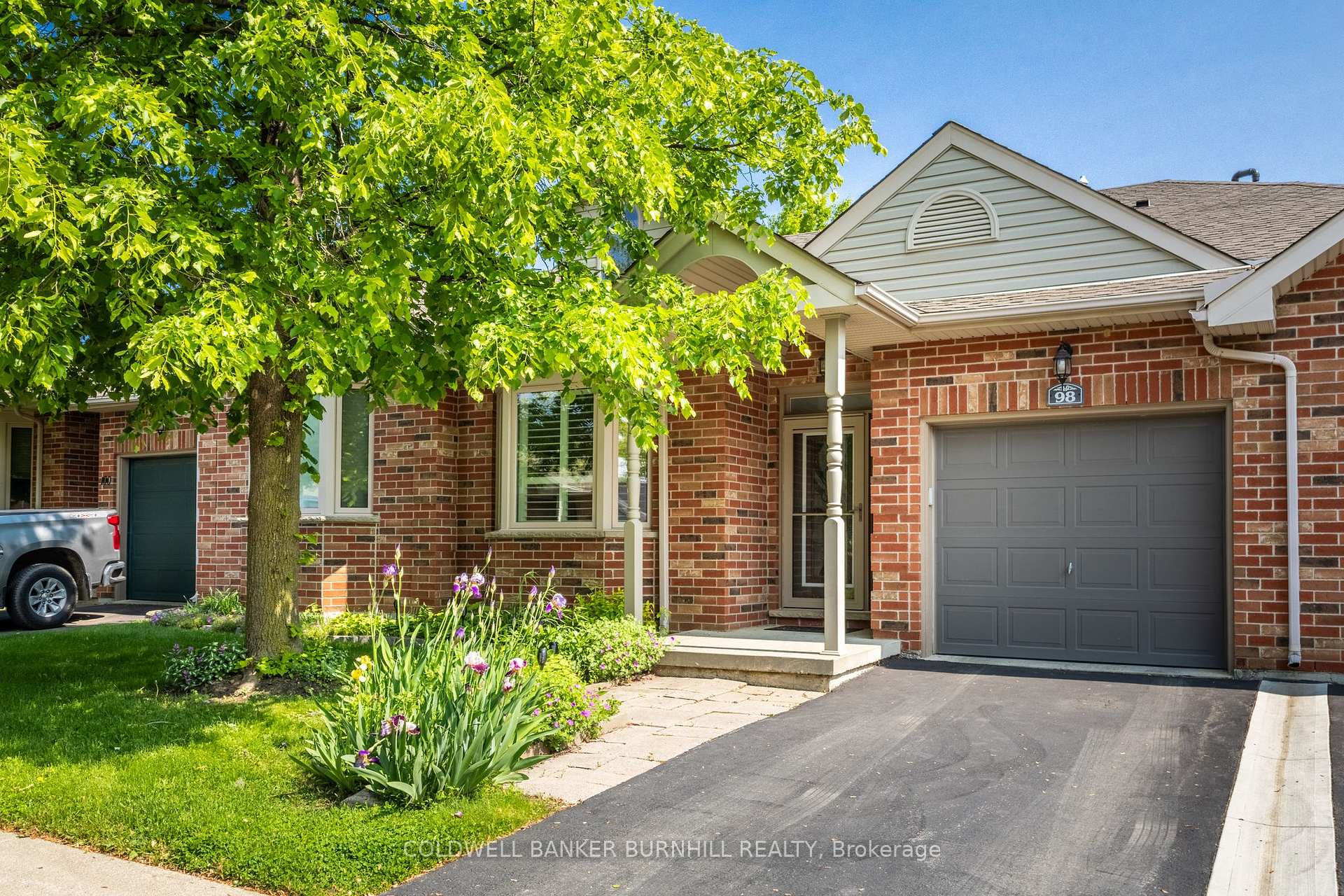 3 Bedrooms Condo at 98 Starfish, Hamilton For sale