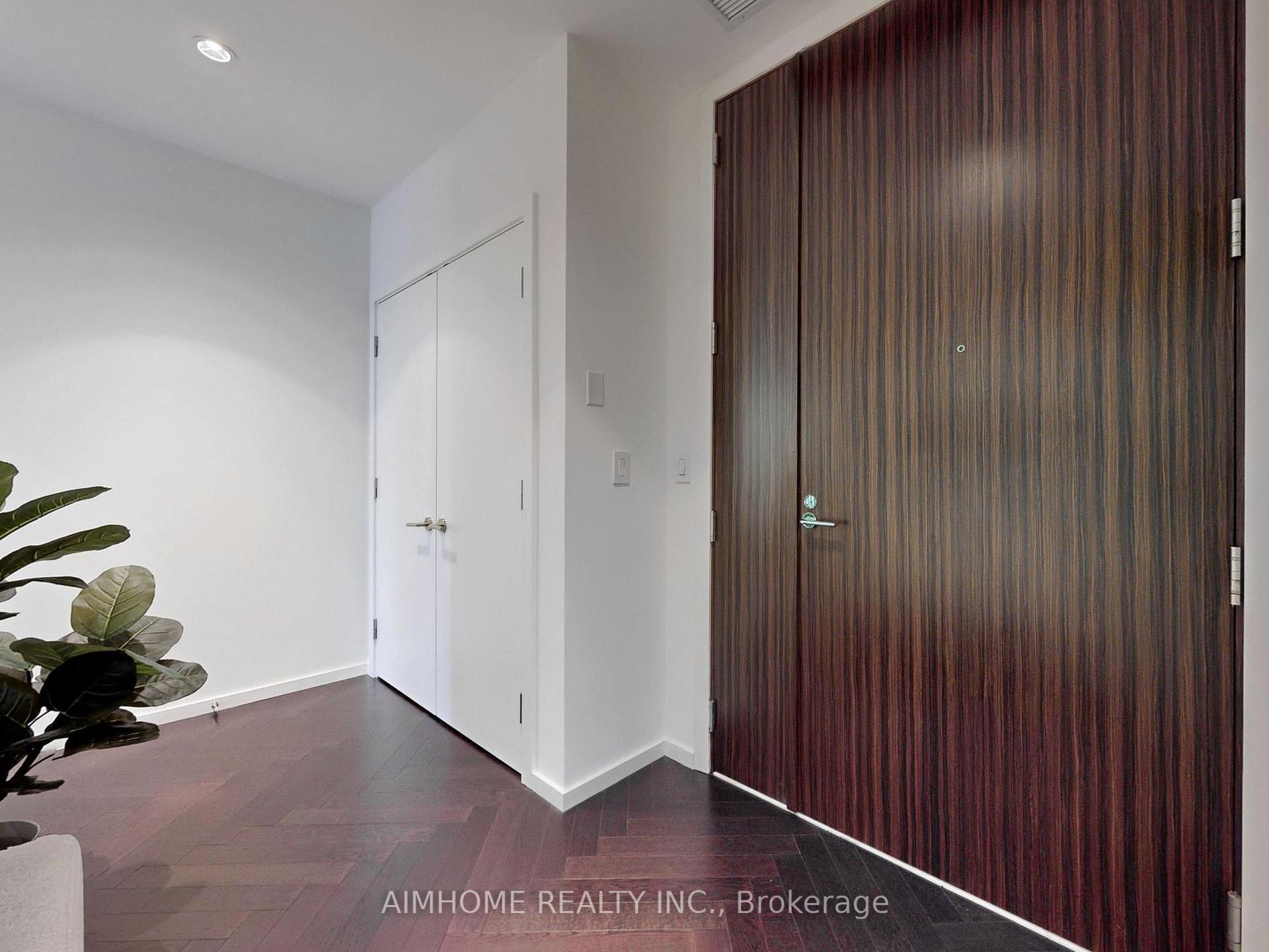 3 Bedrooms Condo at 180 University, Toronto For sale