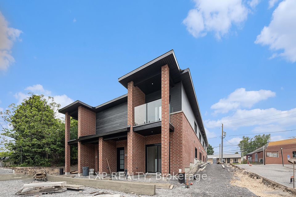 897 Laurier