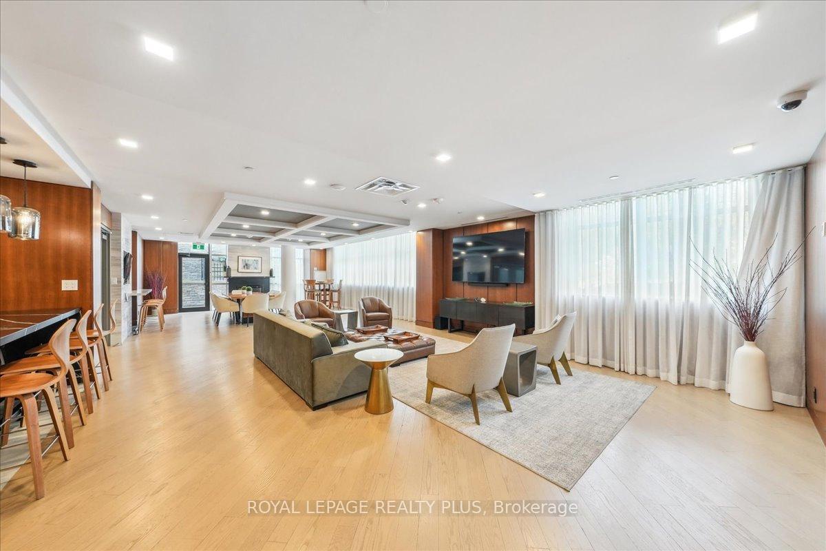 3 Bedrooms Condo at 1575 Lakeshore, Mississauga For sale