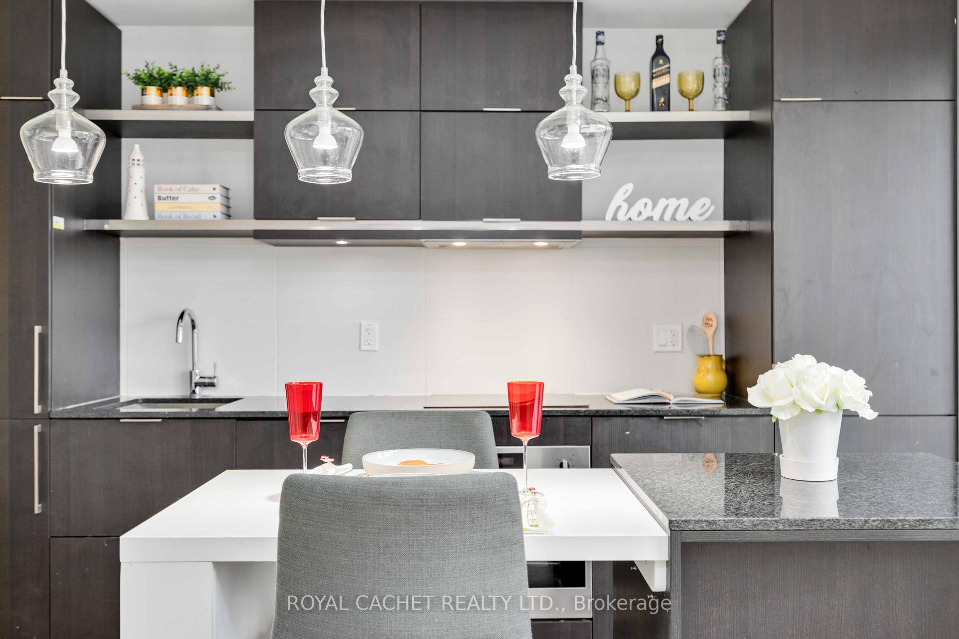2 Bedrooms Condo at 197 Yonge,  Toronto For sale