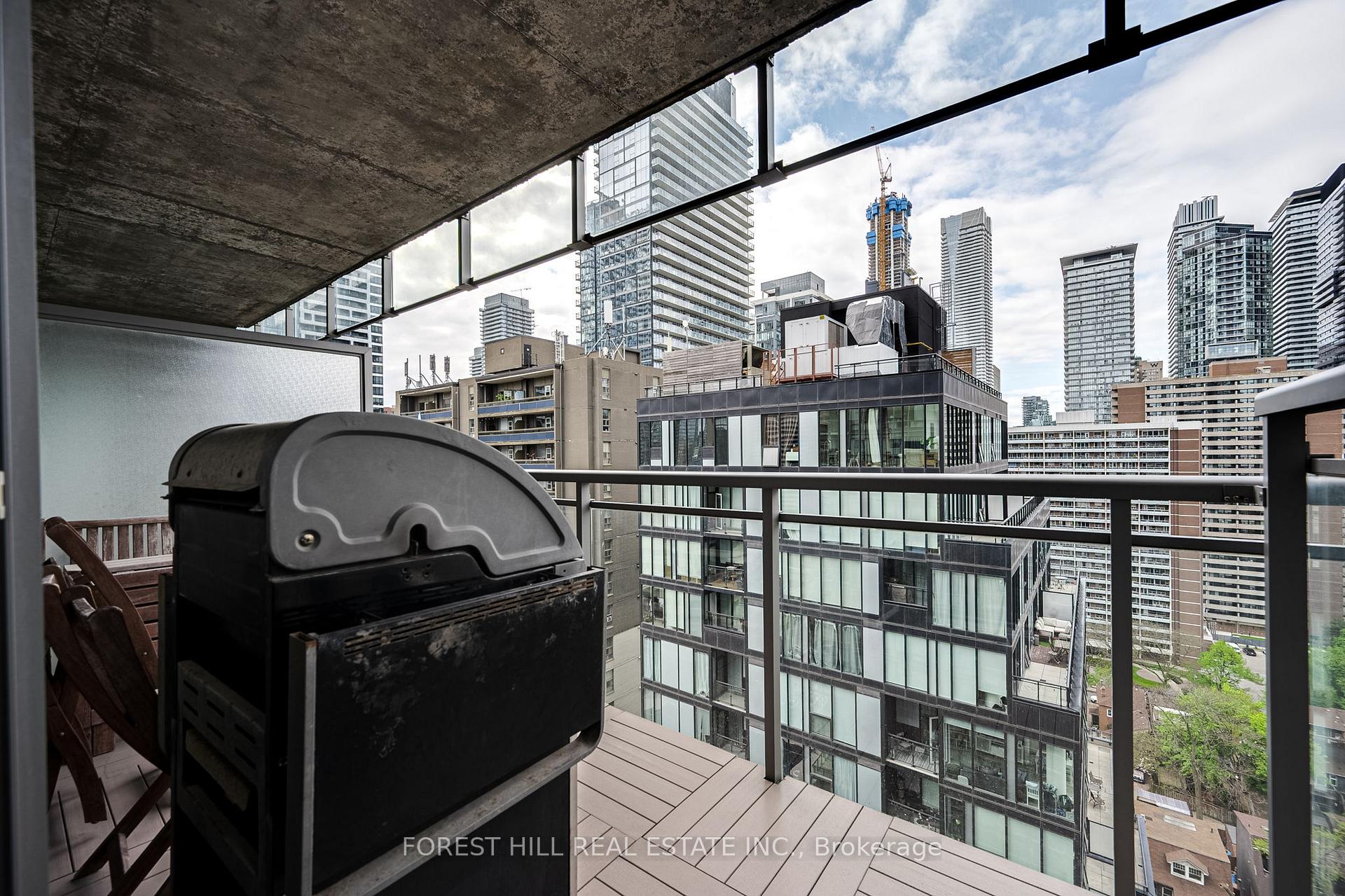 2 Bedrooms Condo at 22 Wellesley, Toronto For sale