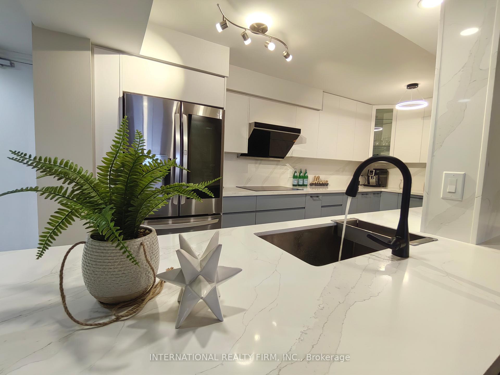 4 Bedrooms Condo at 880 Grandview, Toronto For sale