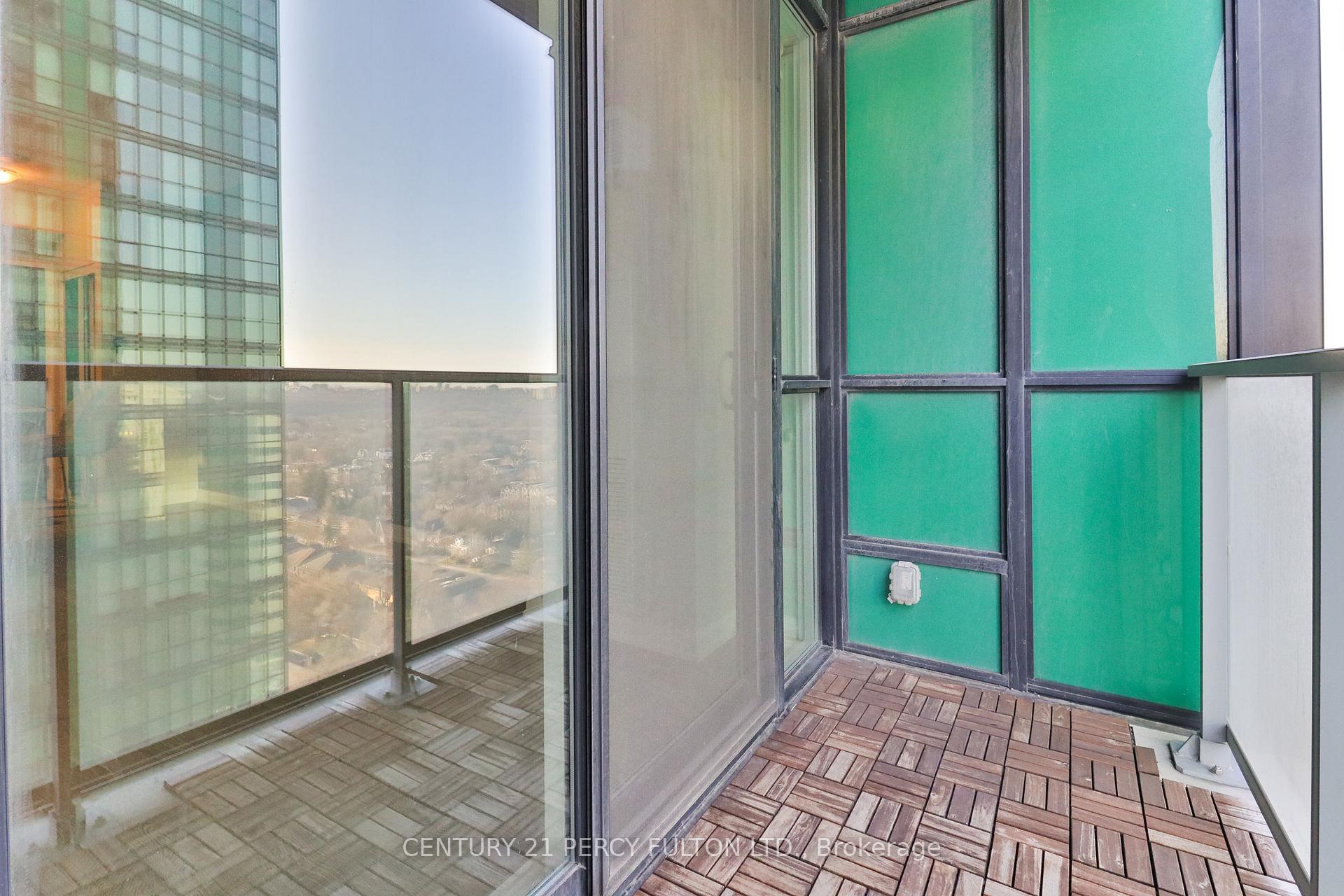 2 Bedrooms Condo at 9 Bogert, Toronto For sale