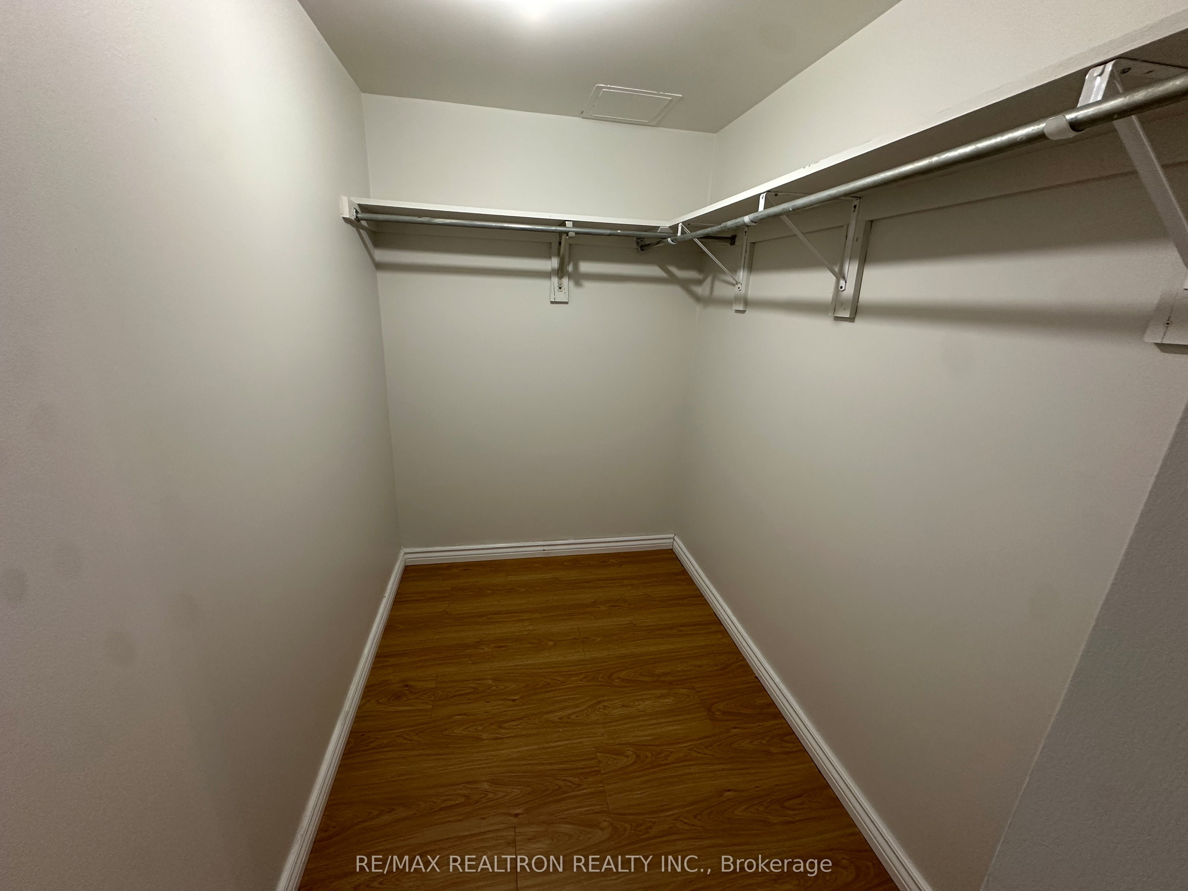 39 Kimbercroft Court, #513
