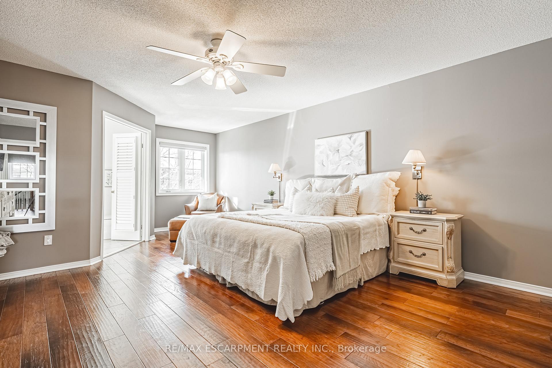3 Bedrooms Condo at 3333 New,  Burlington For sale