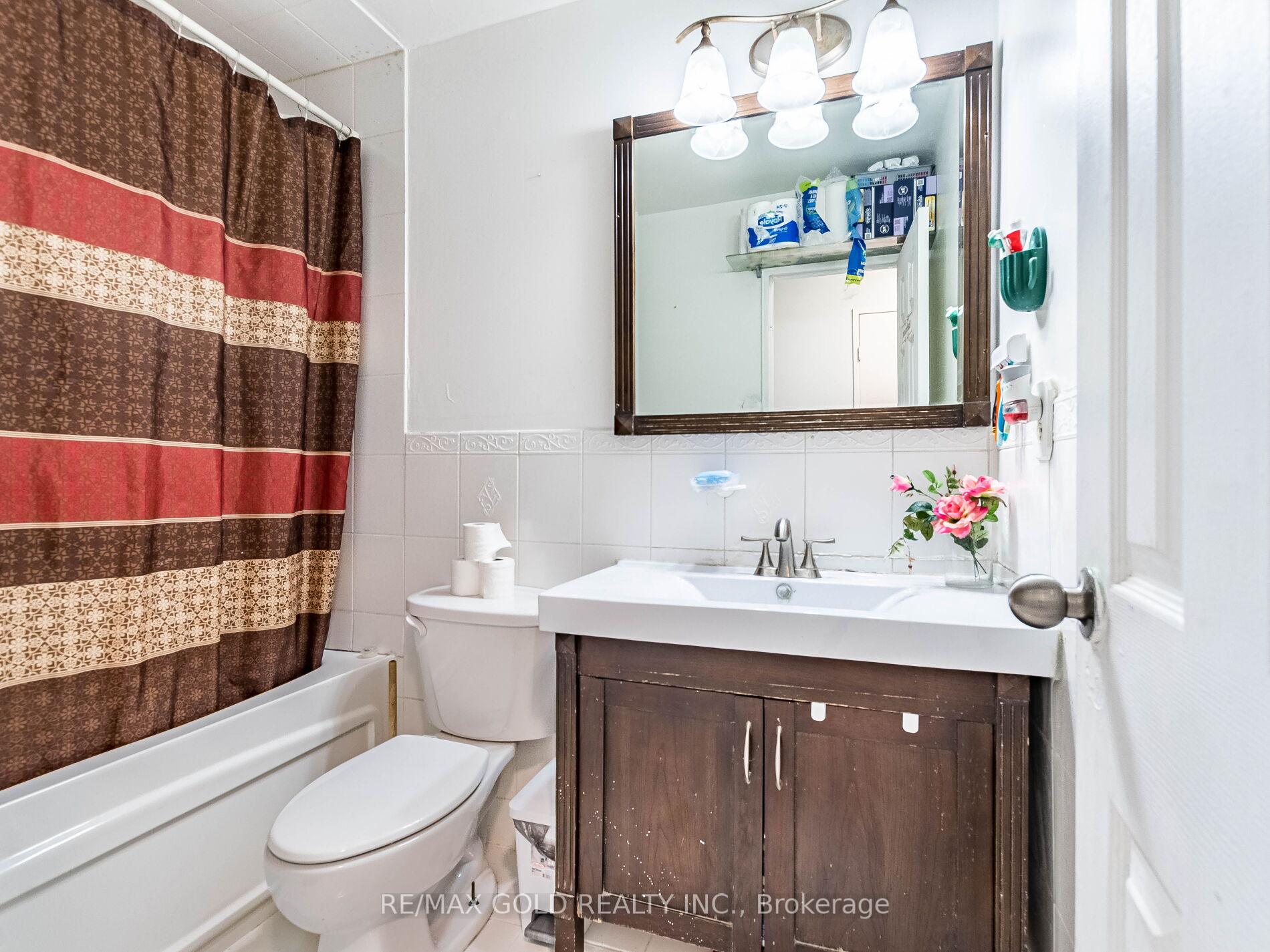 3 Bedrooms Condo at 3555 Derry,  Mississauga For sale