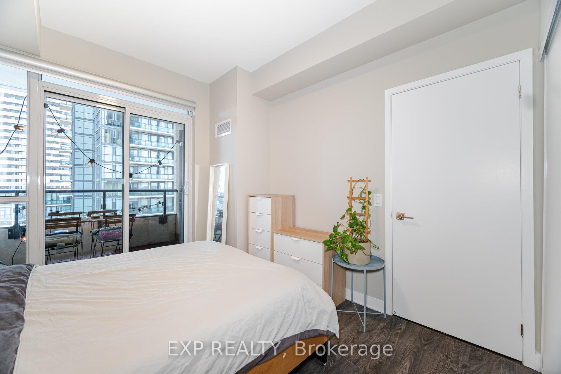 2 Bedrooms Condo at 4055 Parkside Village, Mississauga For sale