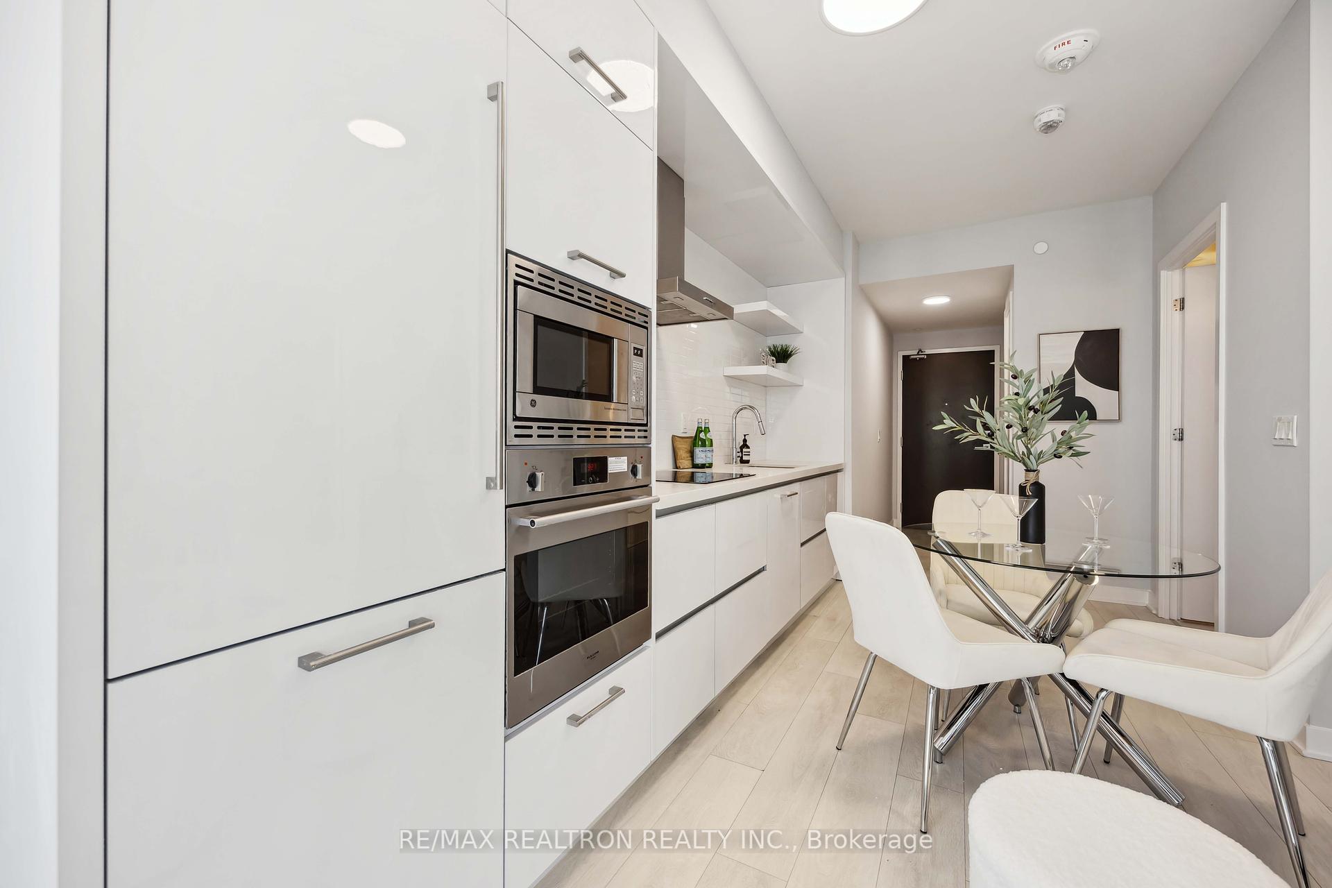 1 Bedroom Condo at 2221 Yonge, Toronto For sale