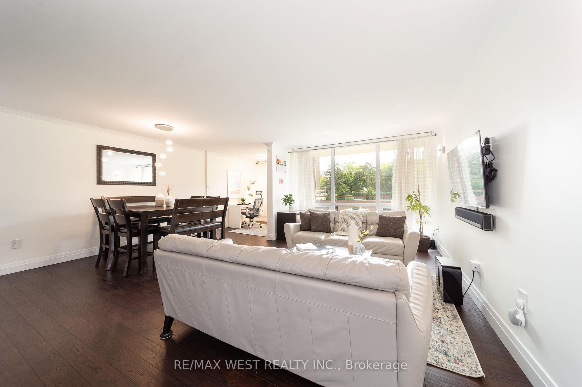 4 Bedrooms Condo at 61 Richview, Toronto For sale