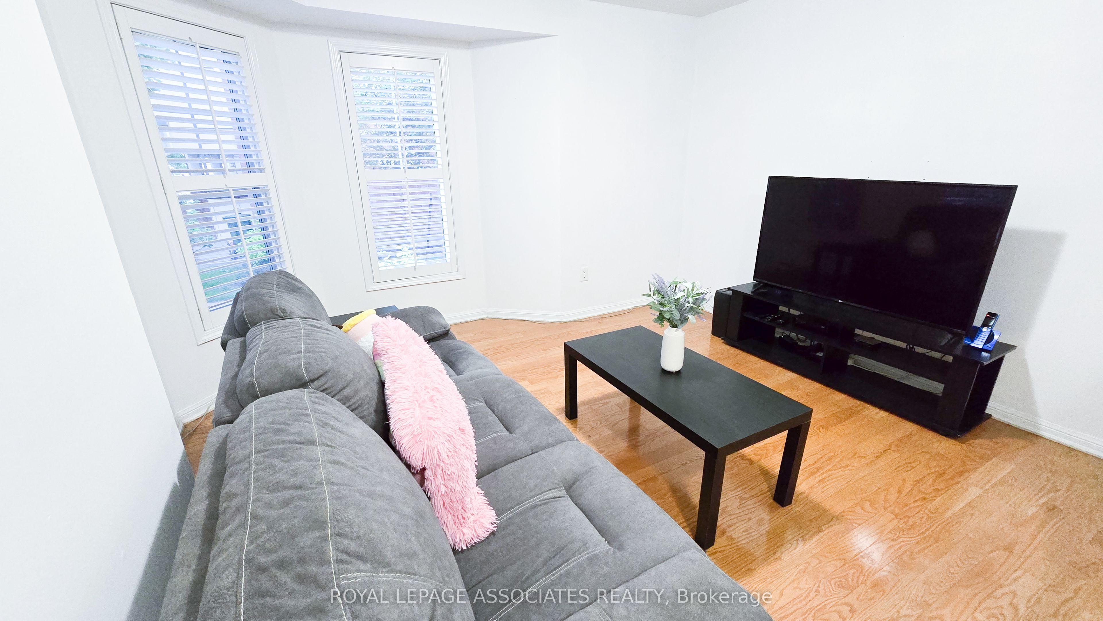 50 Mendelssohn Street, #8