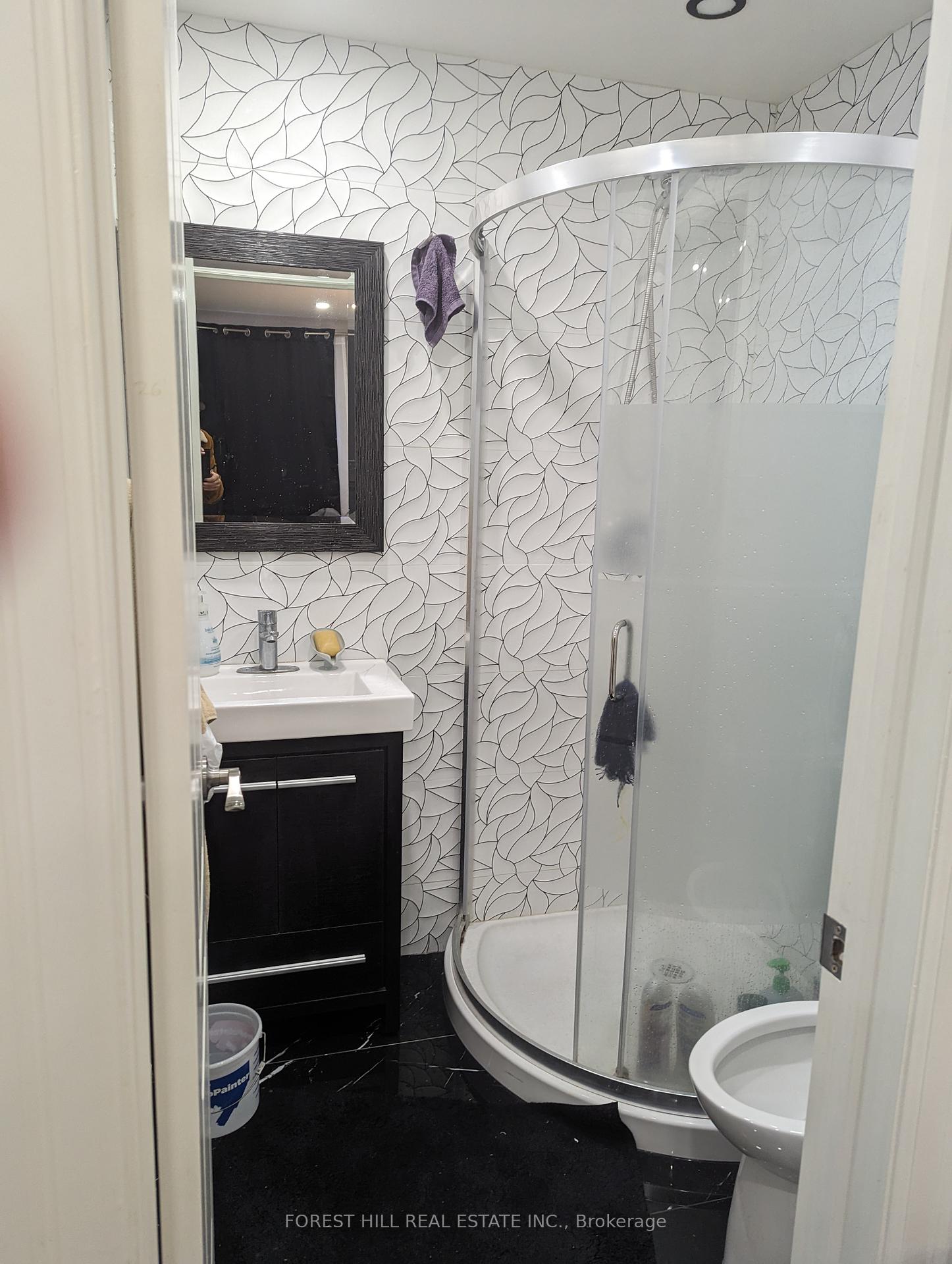 5 Bedrooms Condo at 2395 Bromsgrove,  Mississauga For sale