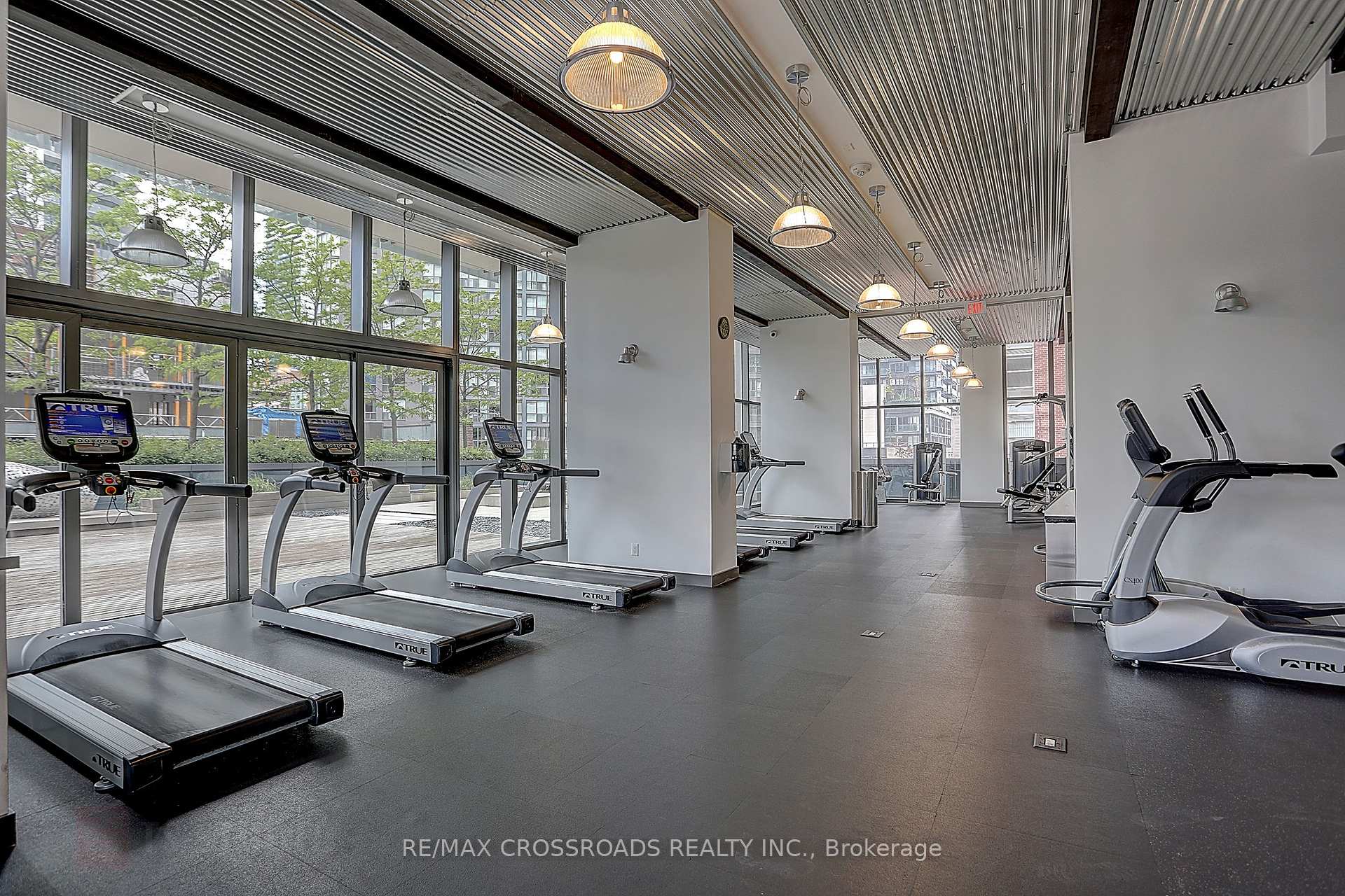 2 Bedrooms Condo at 5 St Joseph, Toronto For sale