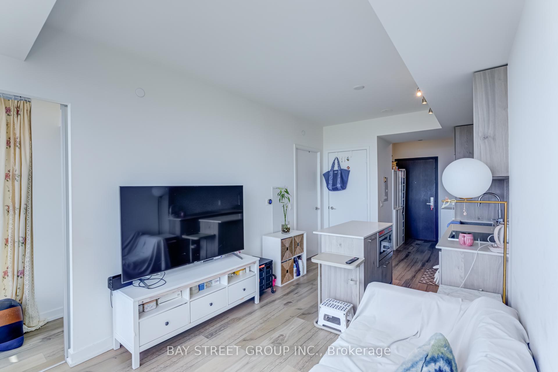 2 Bedrooms Condo at 1 Yorkville, Toronto For sale