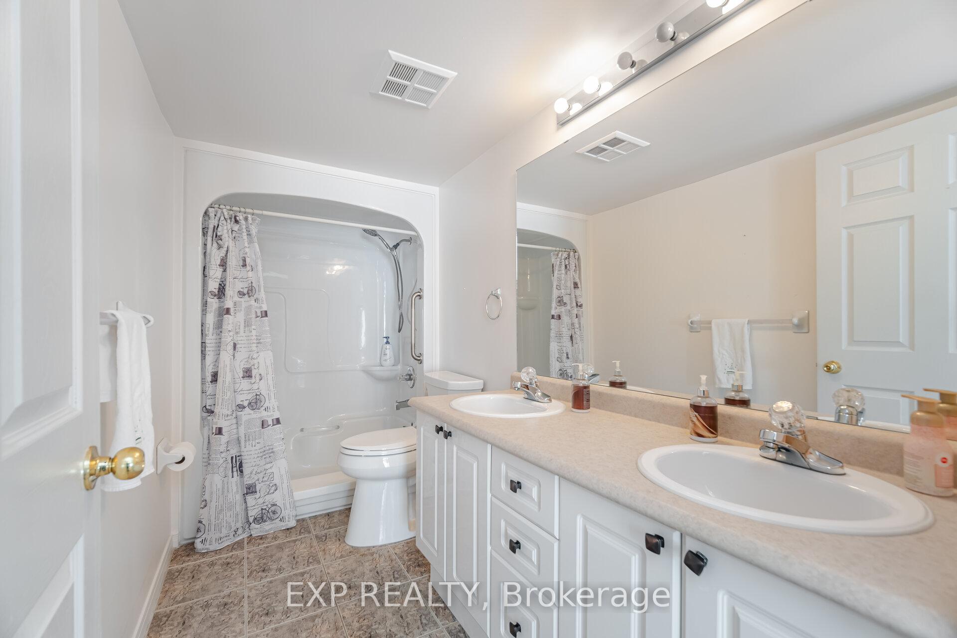2 Bedrooms Condo at 216 Plains, Burlington For sale
