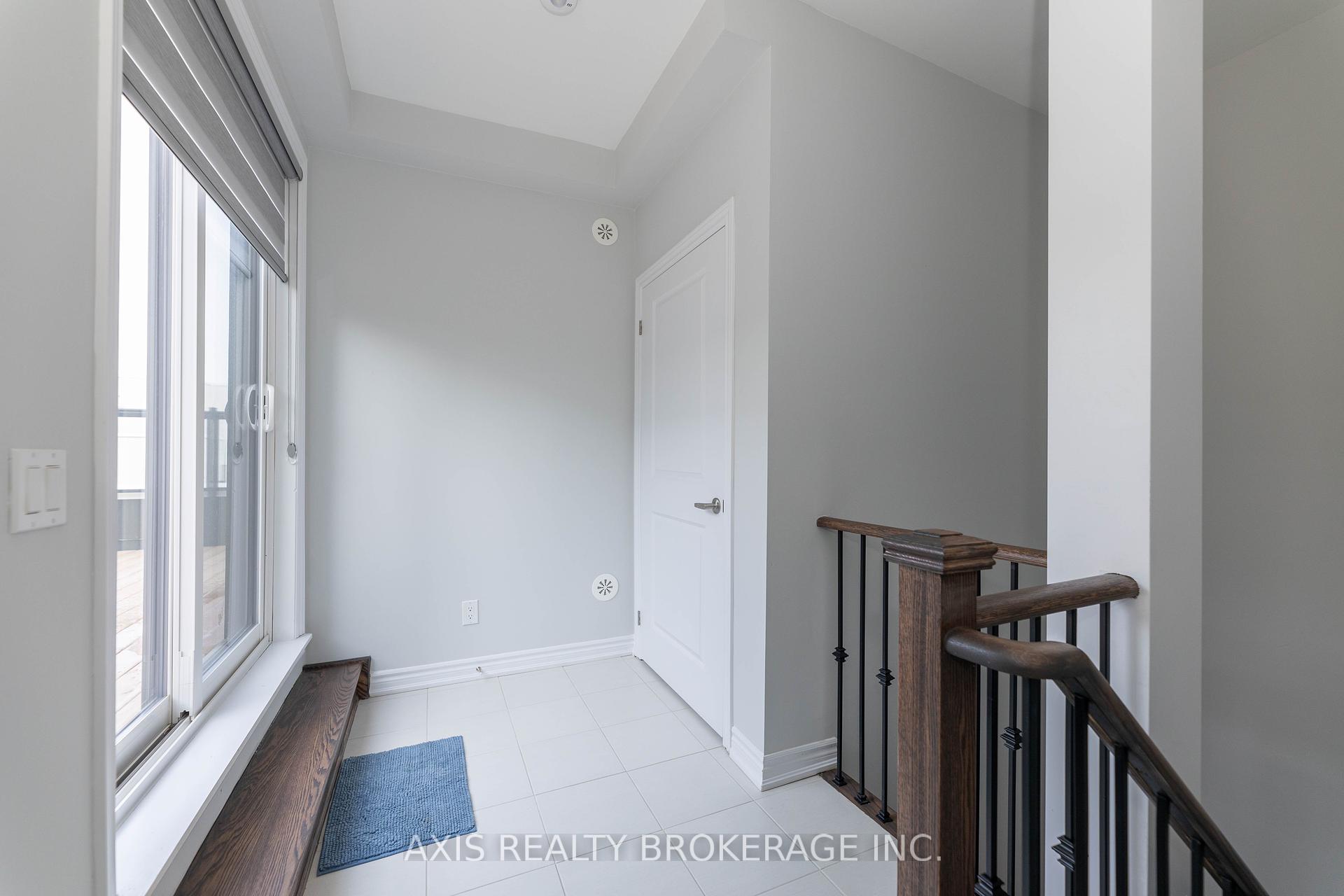 2 Bedrooms Condo at 349 Wheat Boom, Oakville For sale