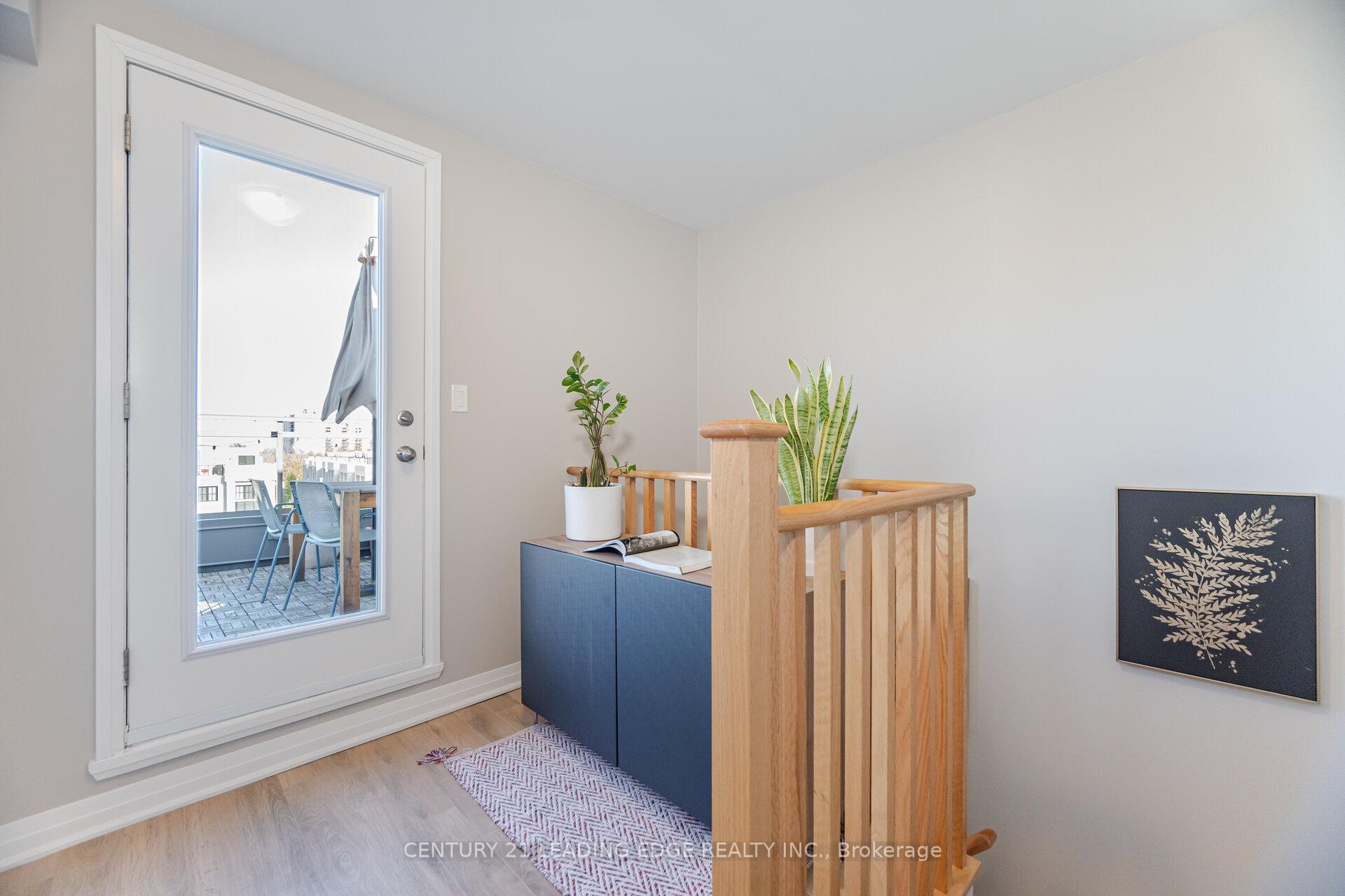 2 Bedrooms Condo at 650 Atwater, Mississauga For sale