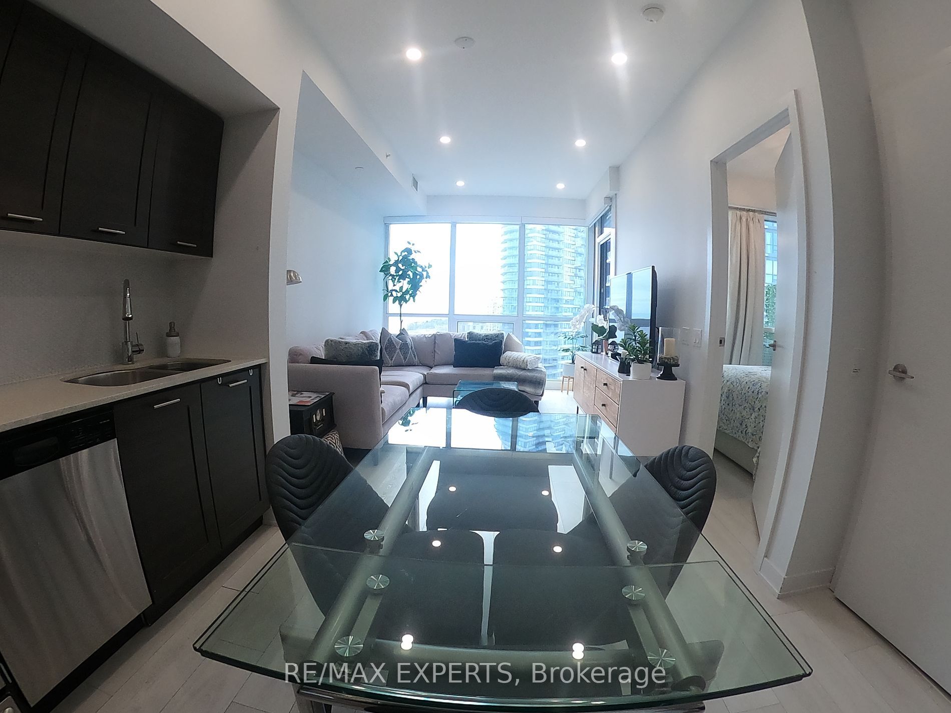 2200 Lake Shore Boulevard W 2802