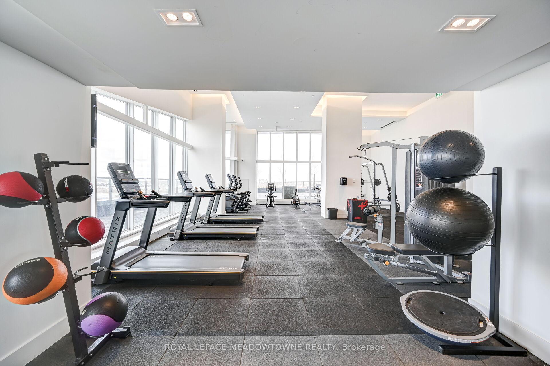 2 Bedrooms Condo at 2489 Taunton, Oakville For sale