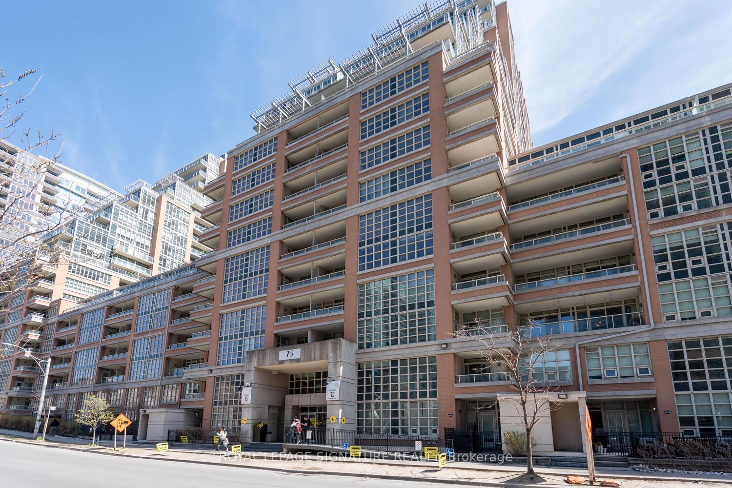 2 Bedrooms Condo at 75 East Liberty, Toronto For sale