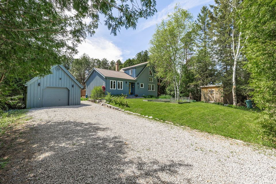 18 Minonen Road, Georgina, ON L0C 1L0