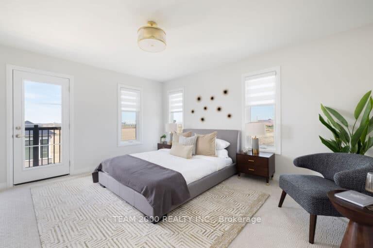 3 Bedrooms Condo at 10 Freedom, Hamilton For sale