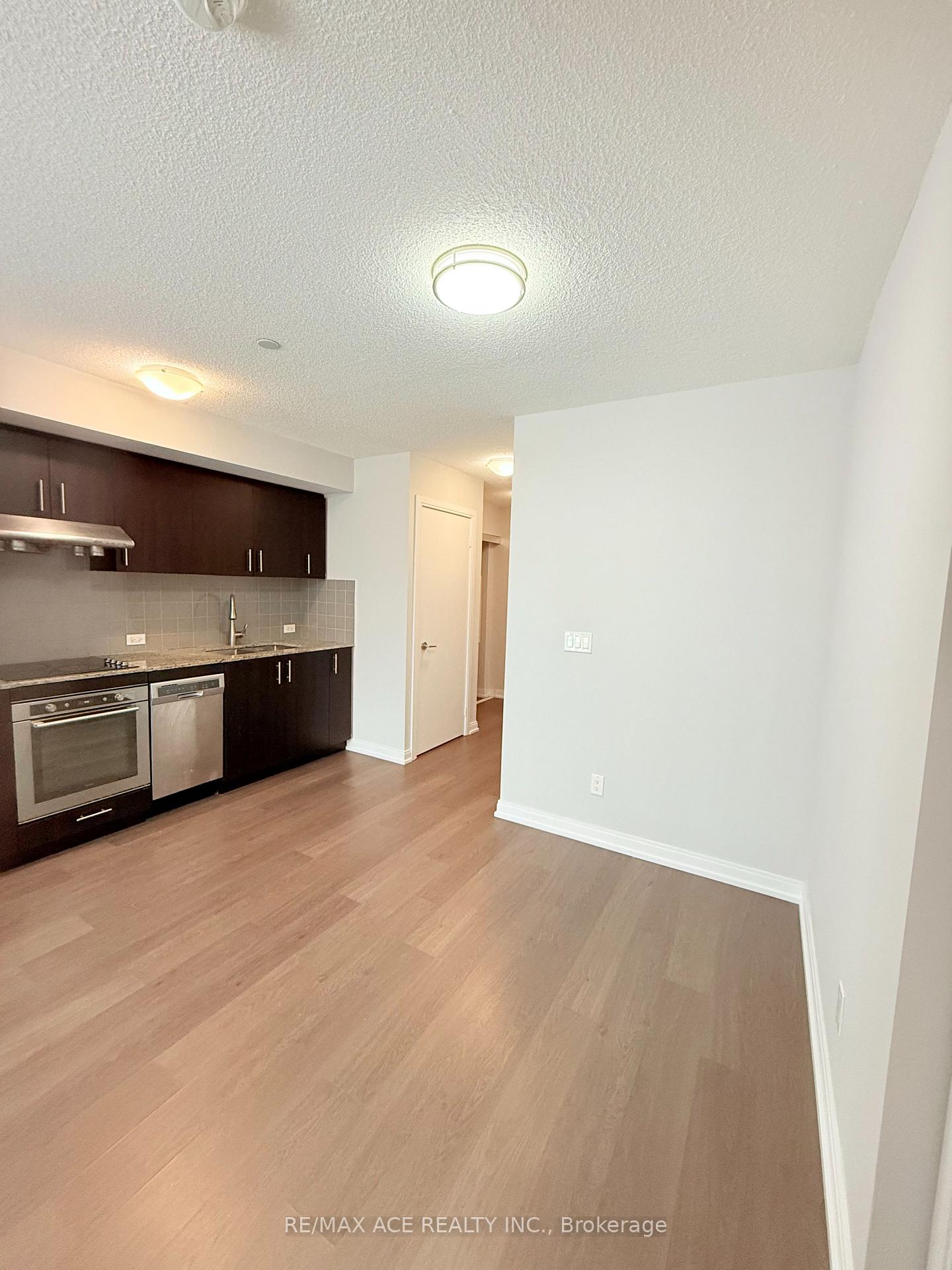 1 Bedroom Condo at 255 Village Green, Toronto For sale
