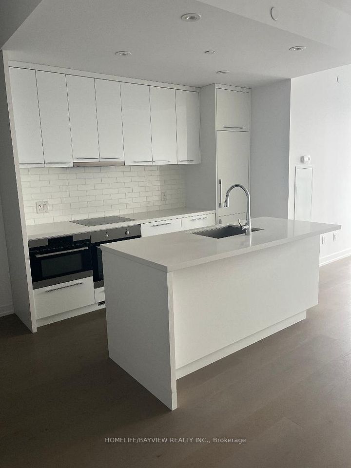 #3203 - 488 University Street, Toronto, ON M5G 0C1