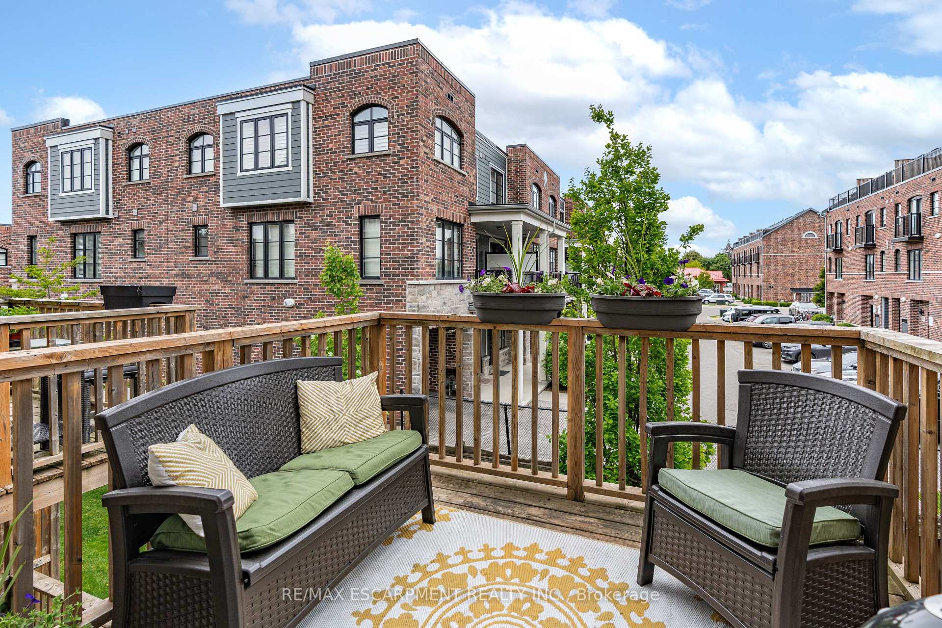 3 Bedrooms Condo at 215 Dundas, Hamilton For sale