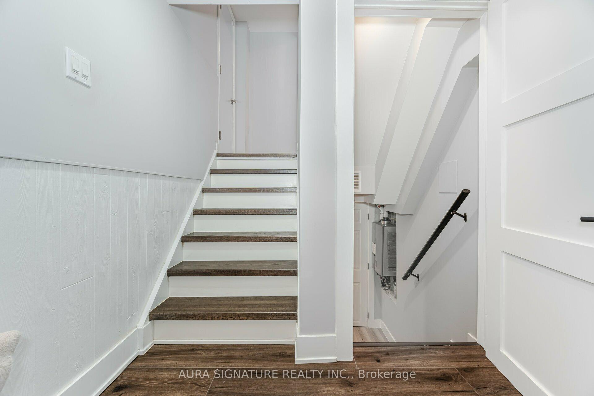 3 Bedrooms Condo at 88 Rainbow, Vaughan For sale